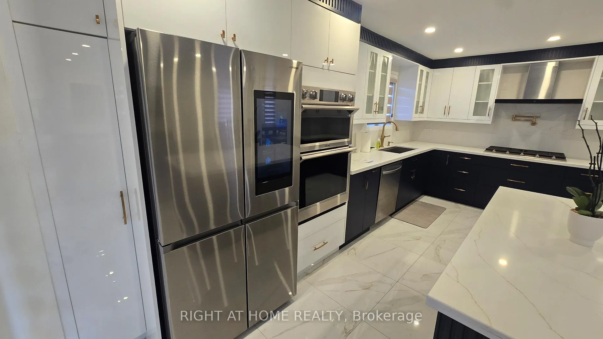 Photo 7 of 5372 Wilderness Trail, Mississauga, Hurontario — HOMEH