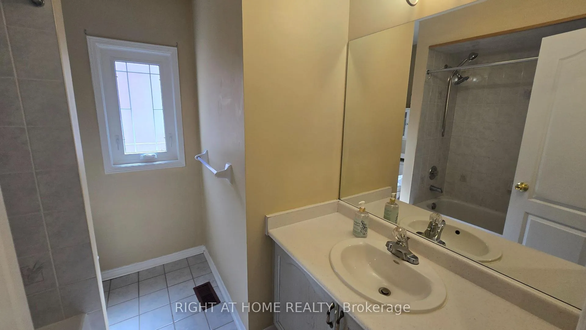 Photo 28 of 5372 Wilderness Trail, Mississauga, Hurontario — HOMEH