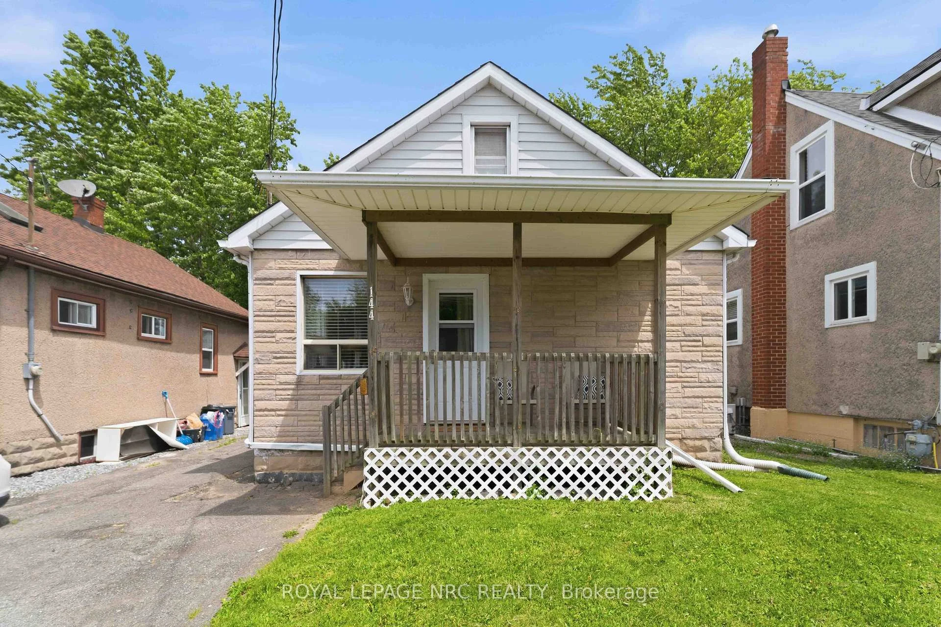 Photo 3 of 144 Mcalpine Avenue S, Welland, Lincoln/Crowland — HOMEH