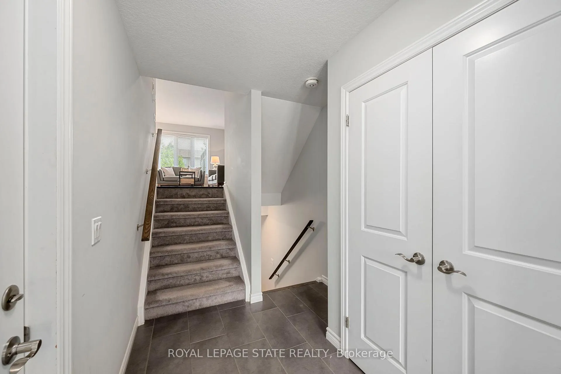 Photo 6 of Unit 149, 1061 Eagletrace Drive, London, North S — HOMEH