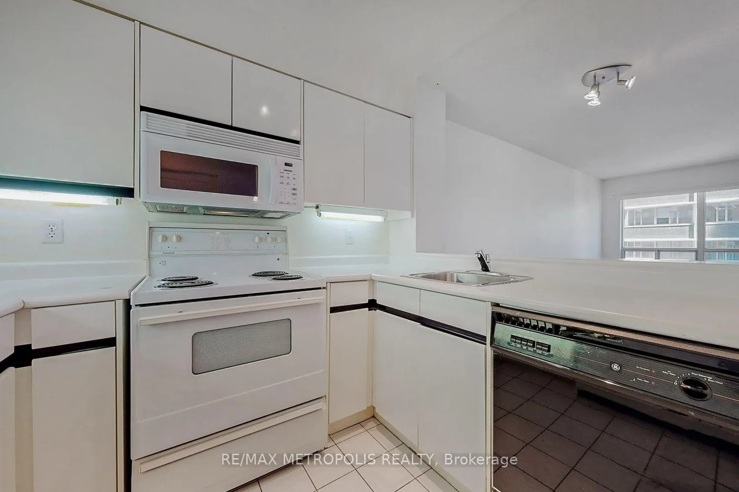 Photo 9 of Unit 1114, 7 Carlton Street, Toronto, Church-Yonge Corridor — HOMEH