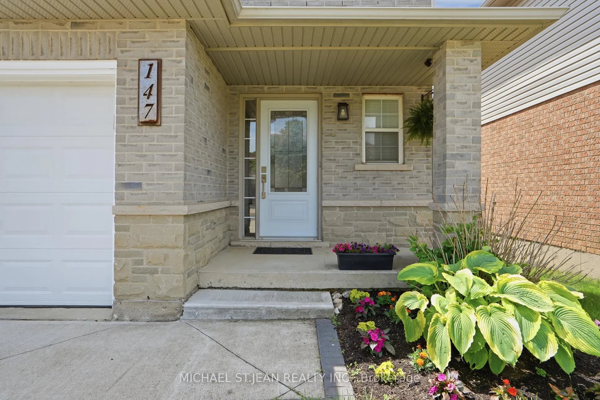 Photo 4 of 147 Thames Way, Hamilton, Mount Hope — HOMEH