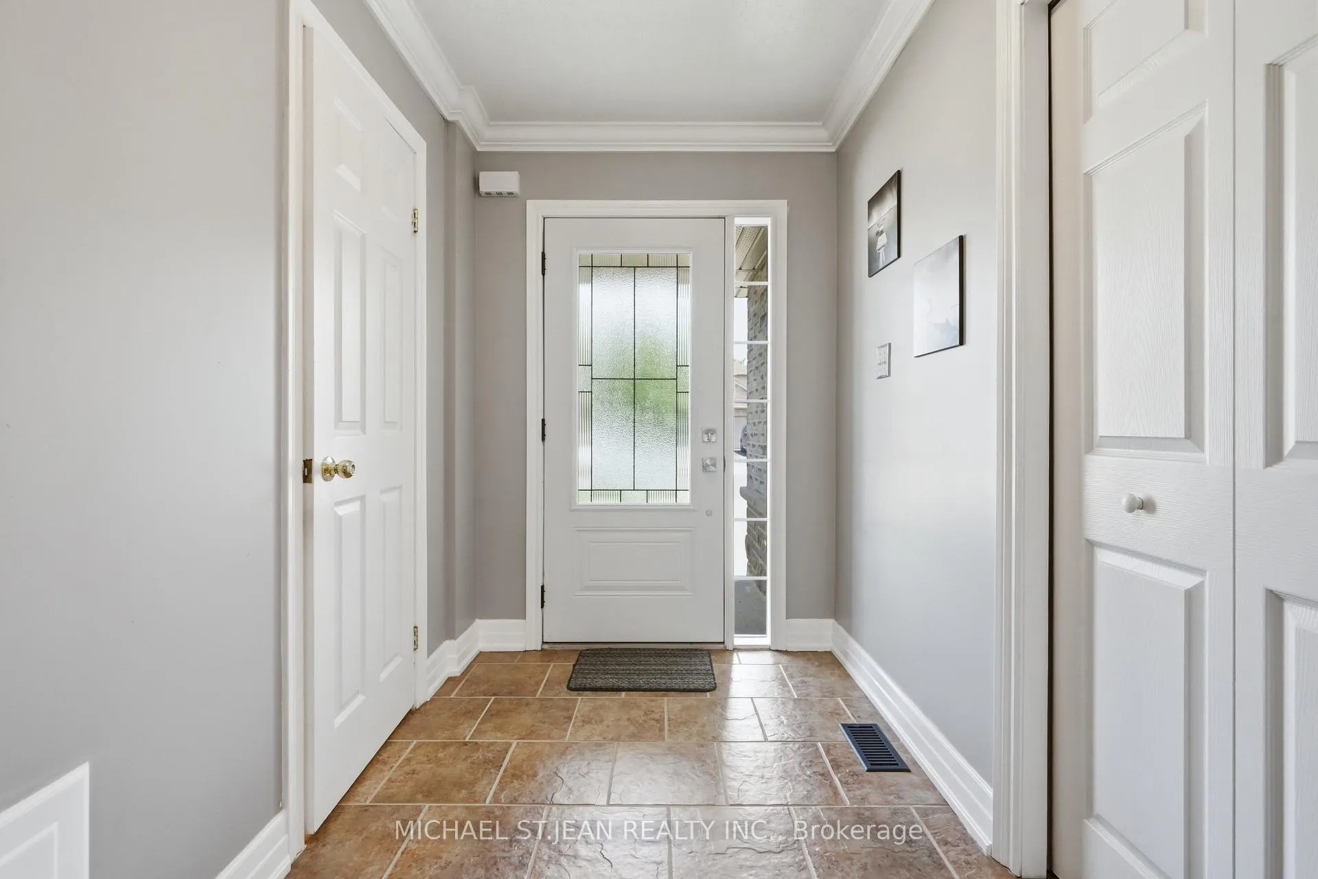 Photo 5 of 147 Thames Way, Hamilton, Mount Hope — HOMEH