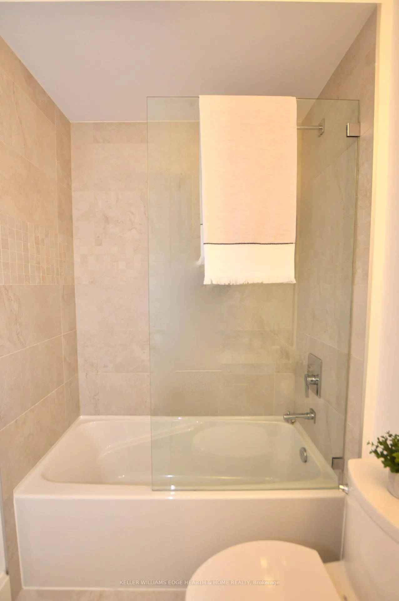 Photo 8 of Unit PH6, 112 King Street E, Hamilton, Beasley — HOMEH