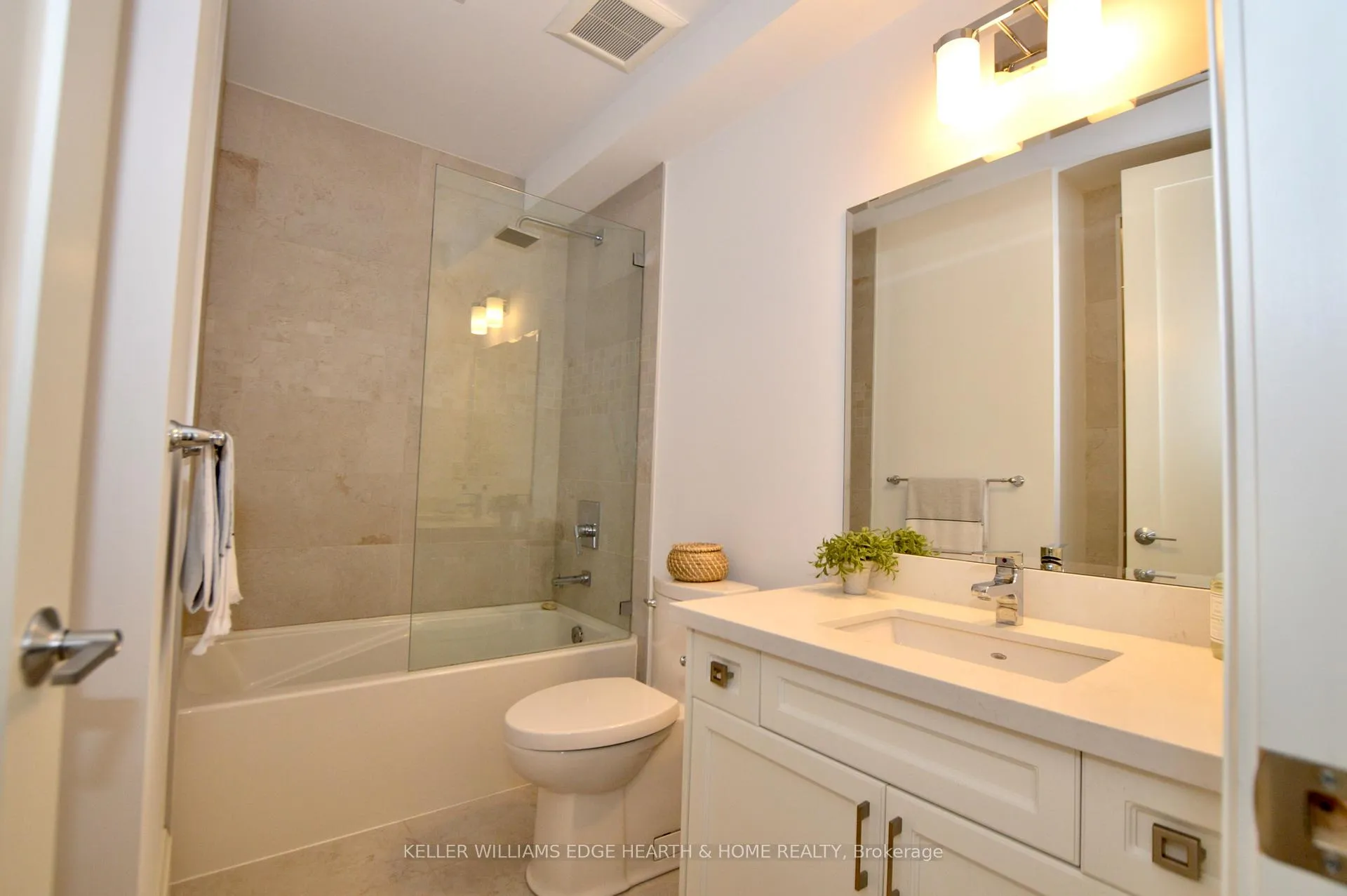Photo 13 of Unit PH6, 112 King Street E, Hamilton, Beasley — HOMEH