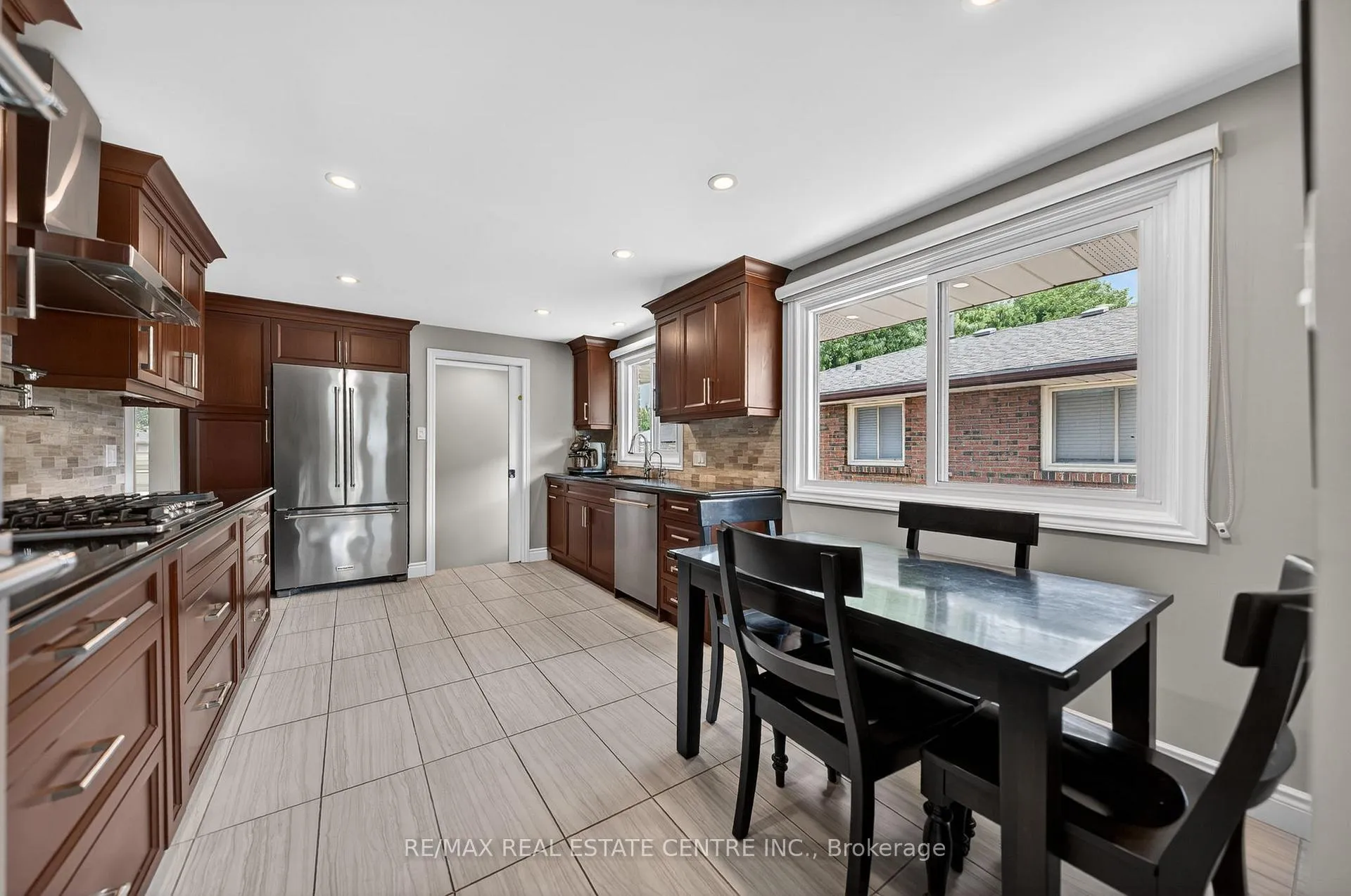 Photo 12 of 148 Wedgewood Drive, Cambridge — HOMEH