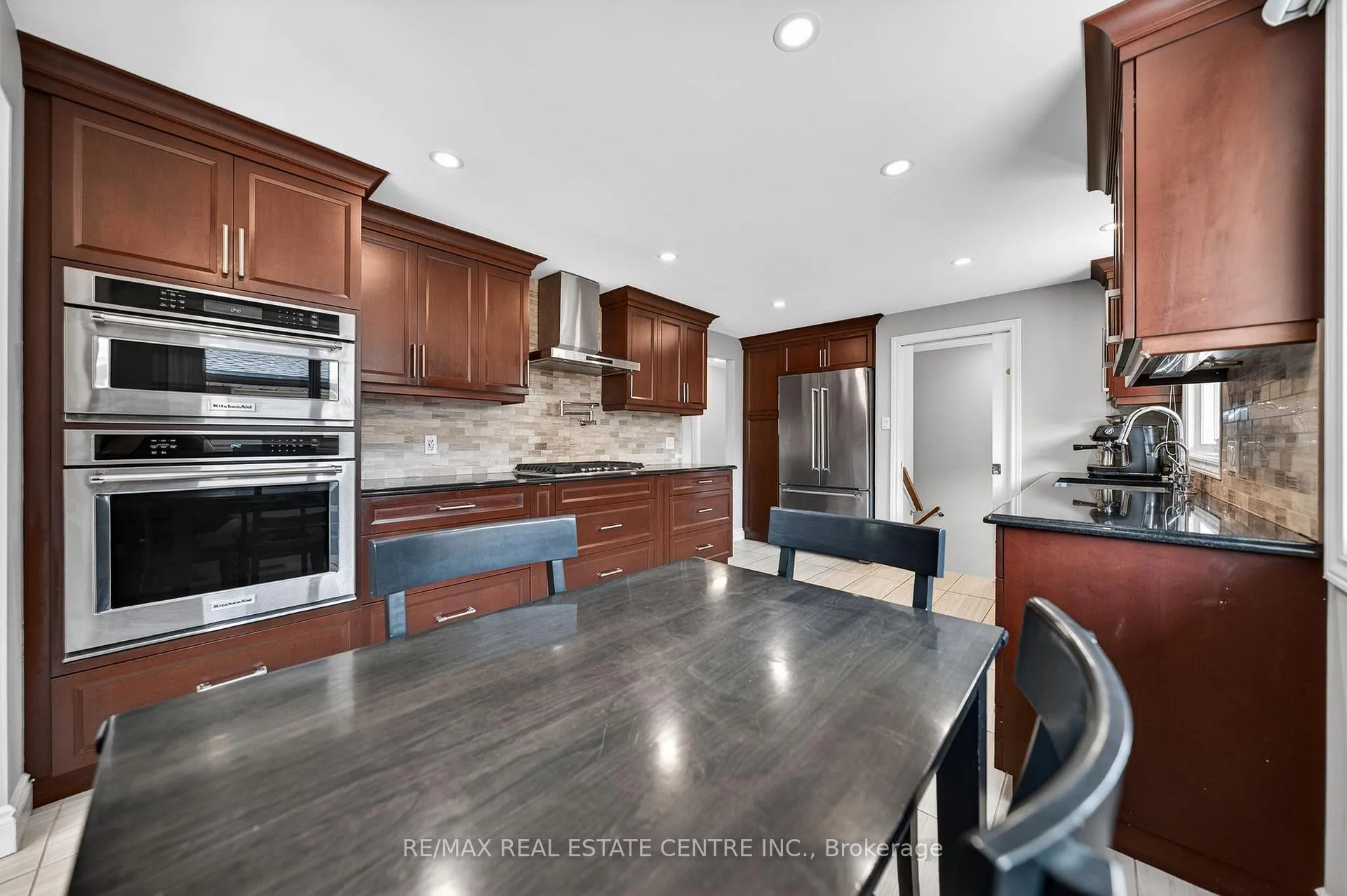 Photo 14 of 148 Wedgewood Drive, Cambridge — HOMEH