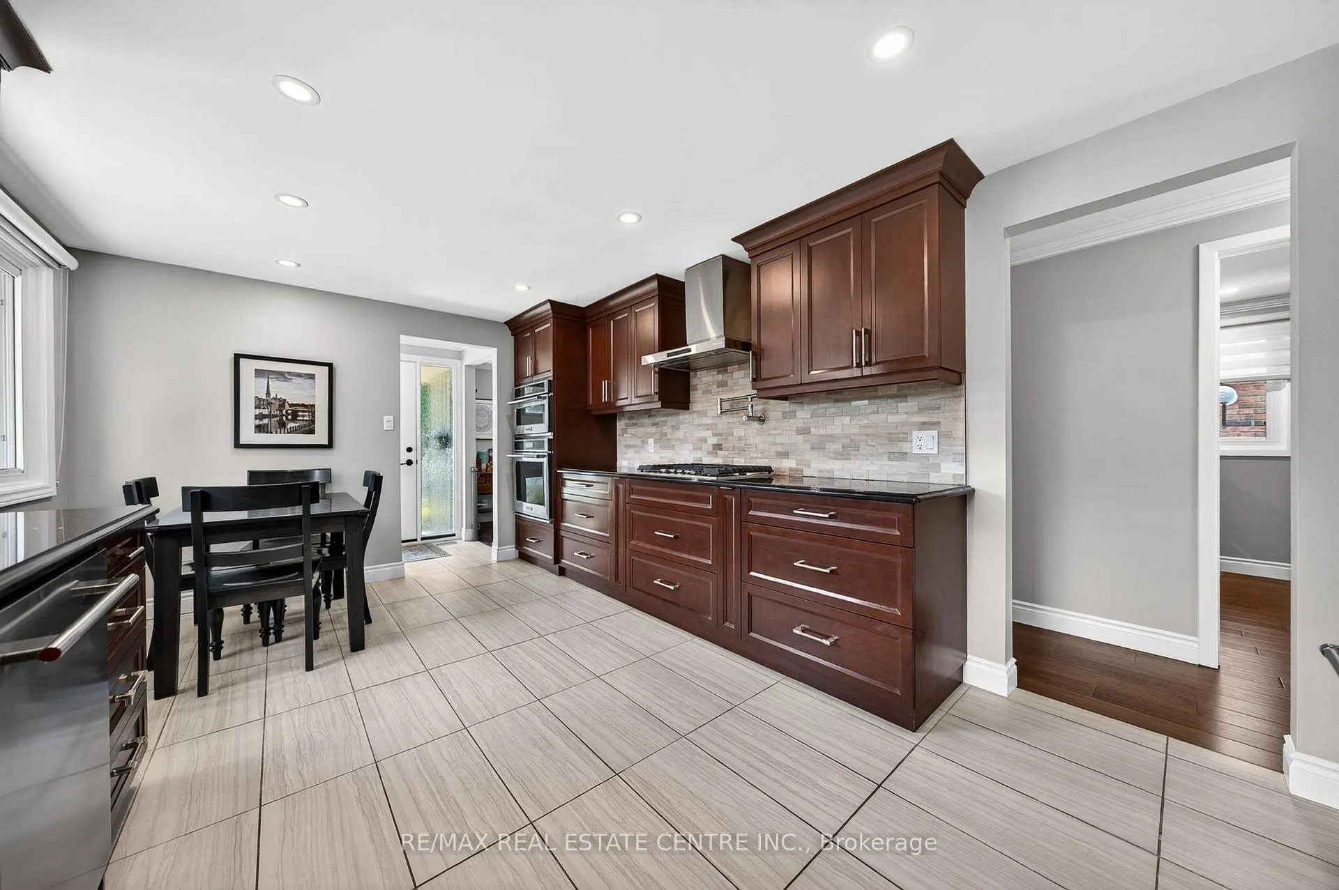 Photo 17 of 148 Wedgewood Drive, Cambridge — HOMEH