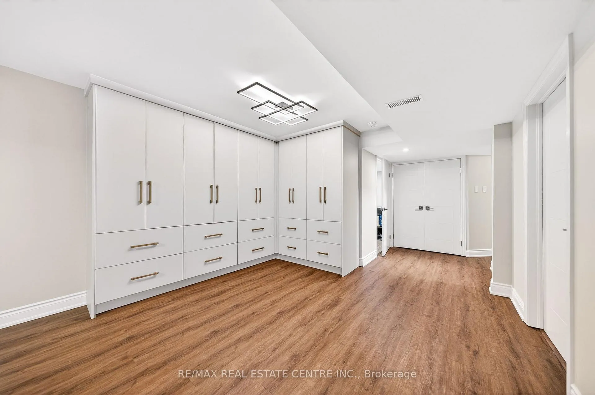 Photo 29 of 148 Wedgewood Drive, Cambridge — HOMEH