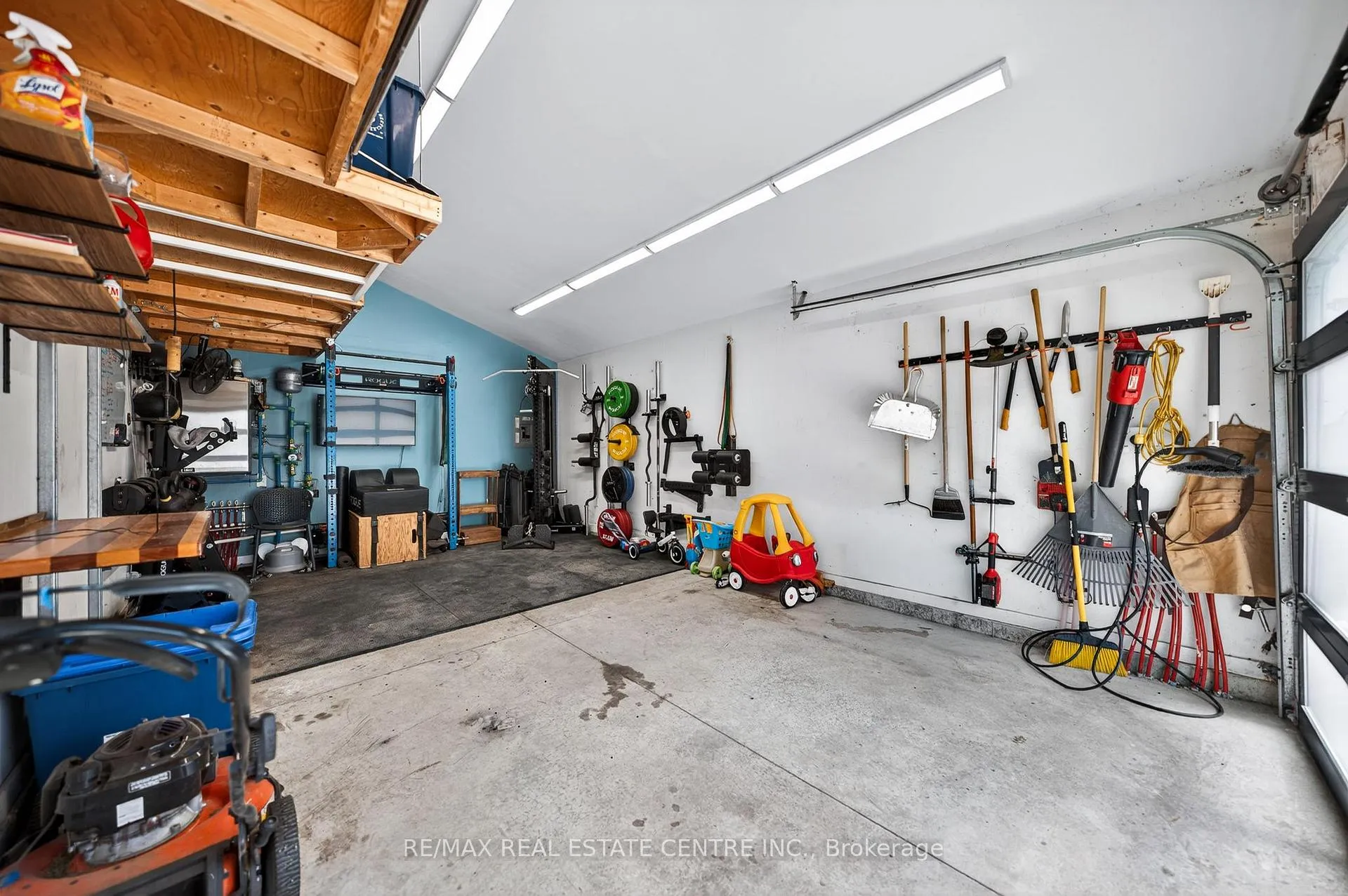 Photo 38 of 148 Wedgewood Drive, Cambridge — HOMEH