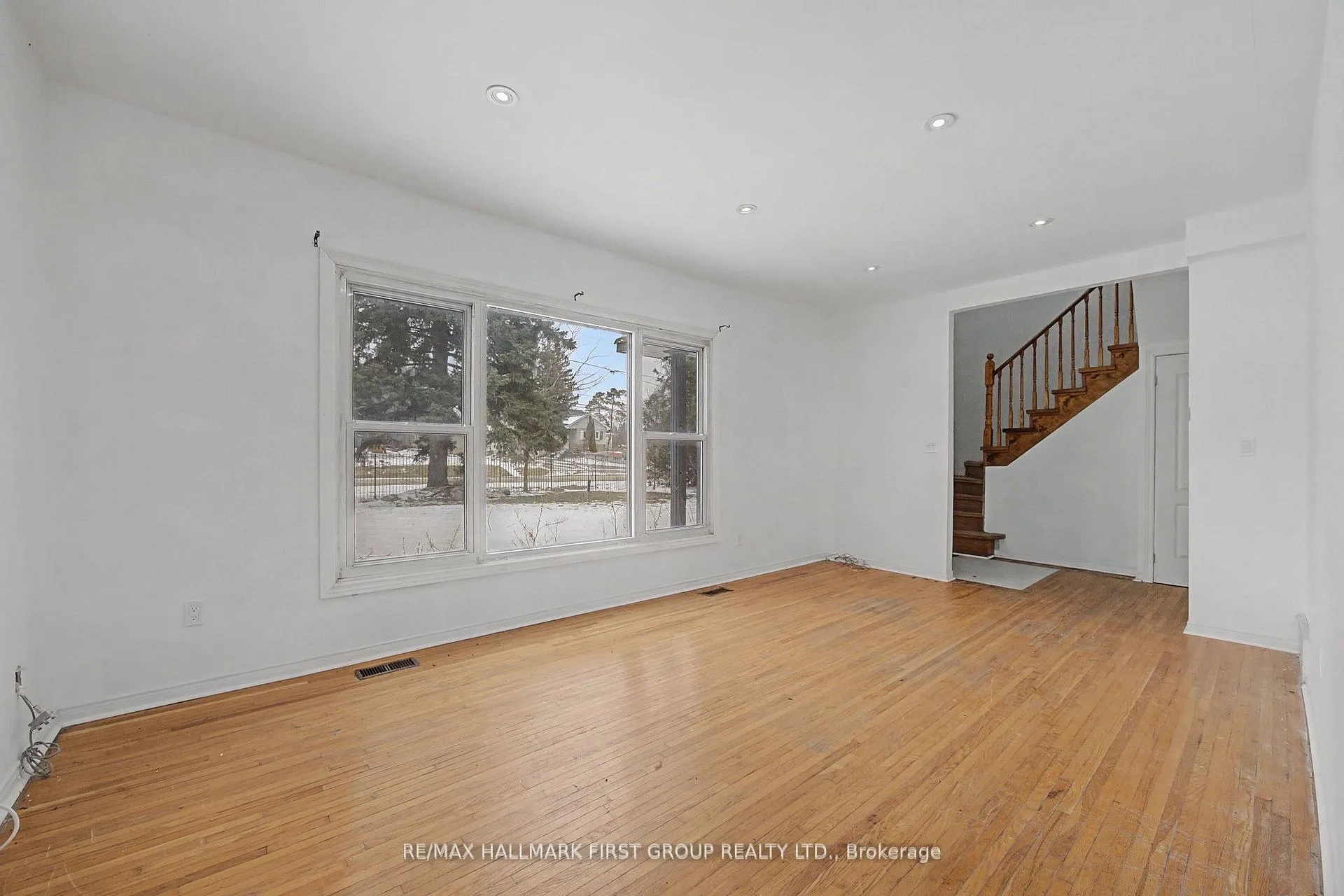Photo 23 of 239 Davidson Street, Pickering, Rural Pickering — HOMEH