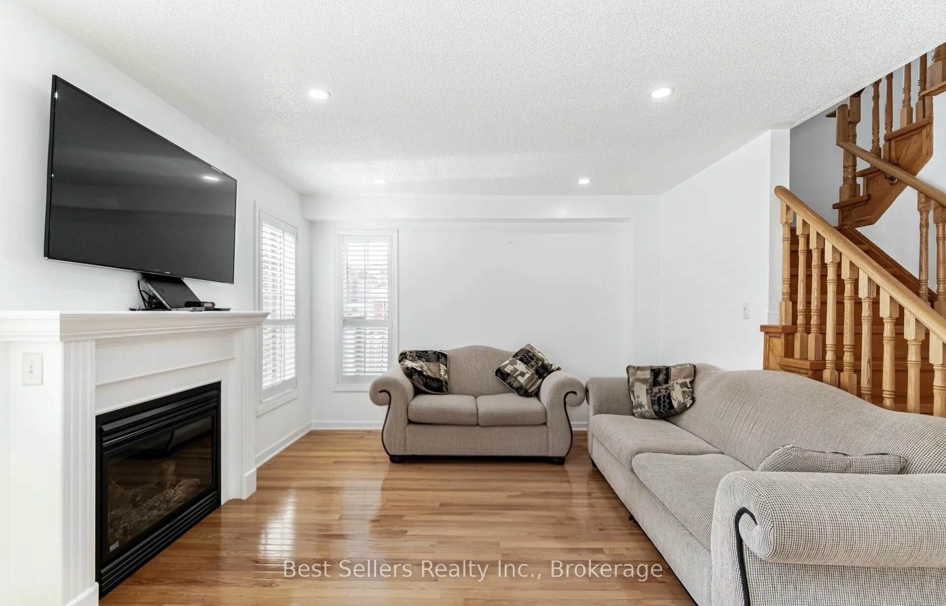 Photo 9 of 4 Beresford Crescent, Brampton, Bram East — HOMEH