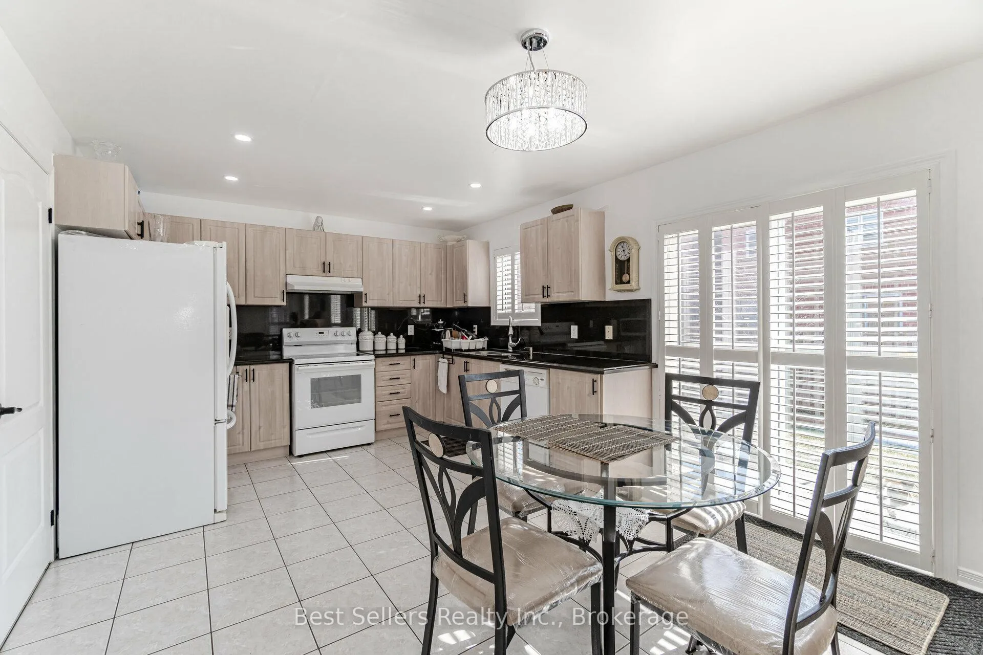 Photo 11 of 4 Beresford Crescent, Brampton, Bram East — HOMEH