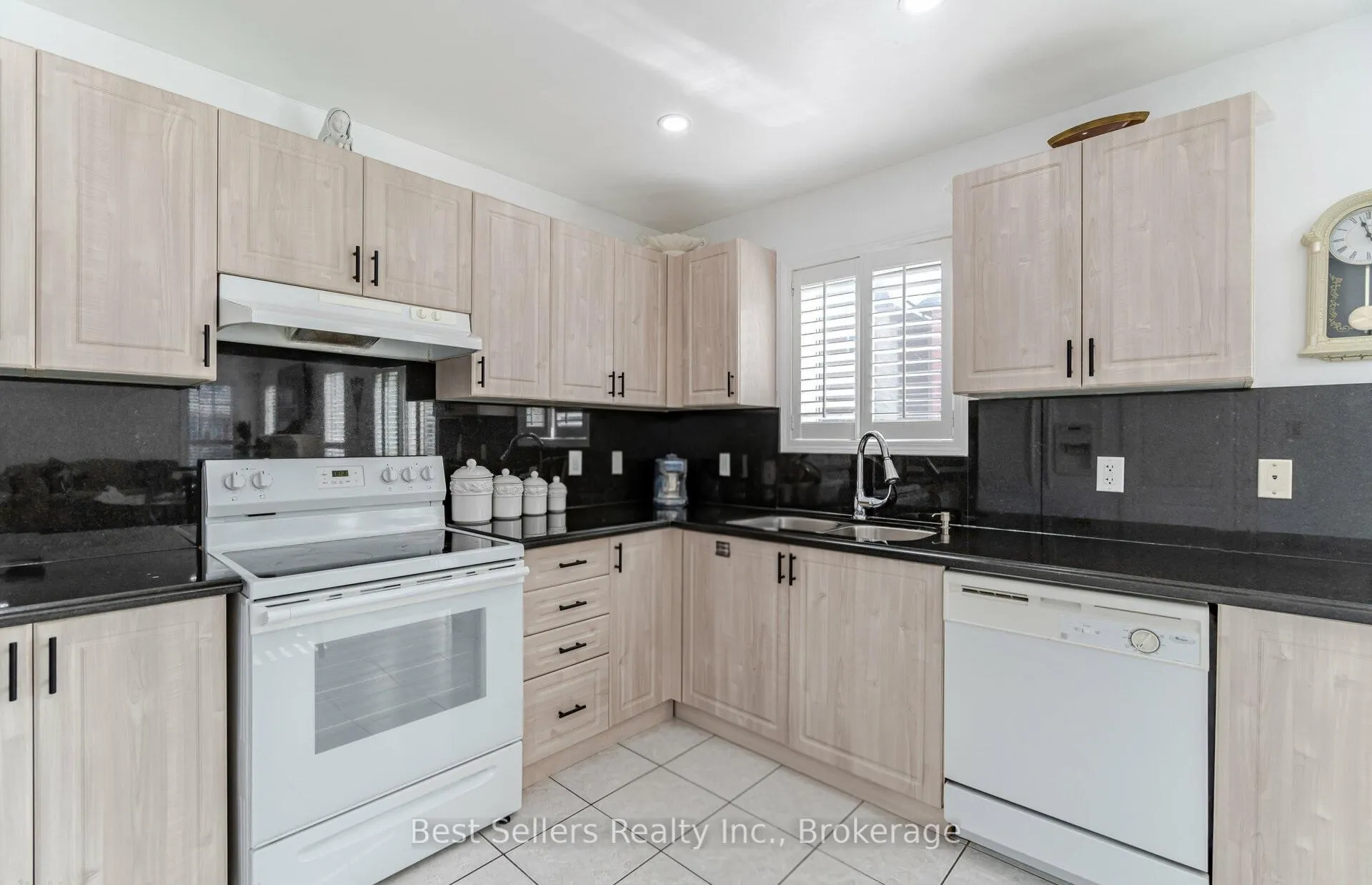 Photo 14 of 4 Beresford Crescent, Brampton, Bram East — HOMEH