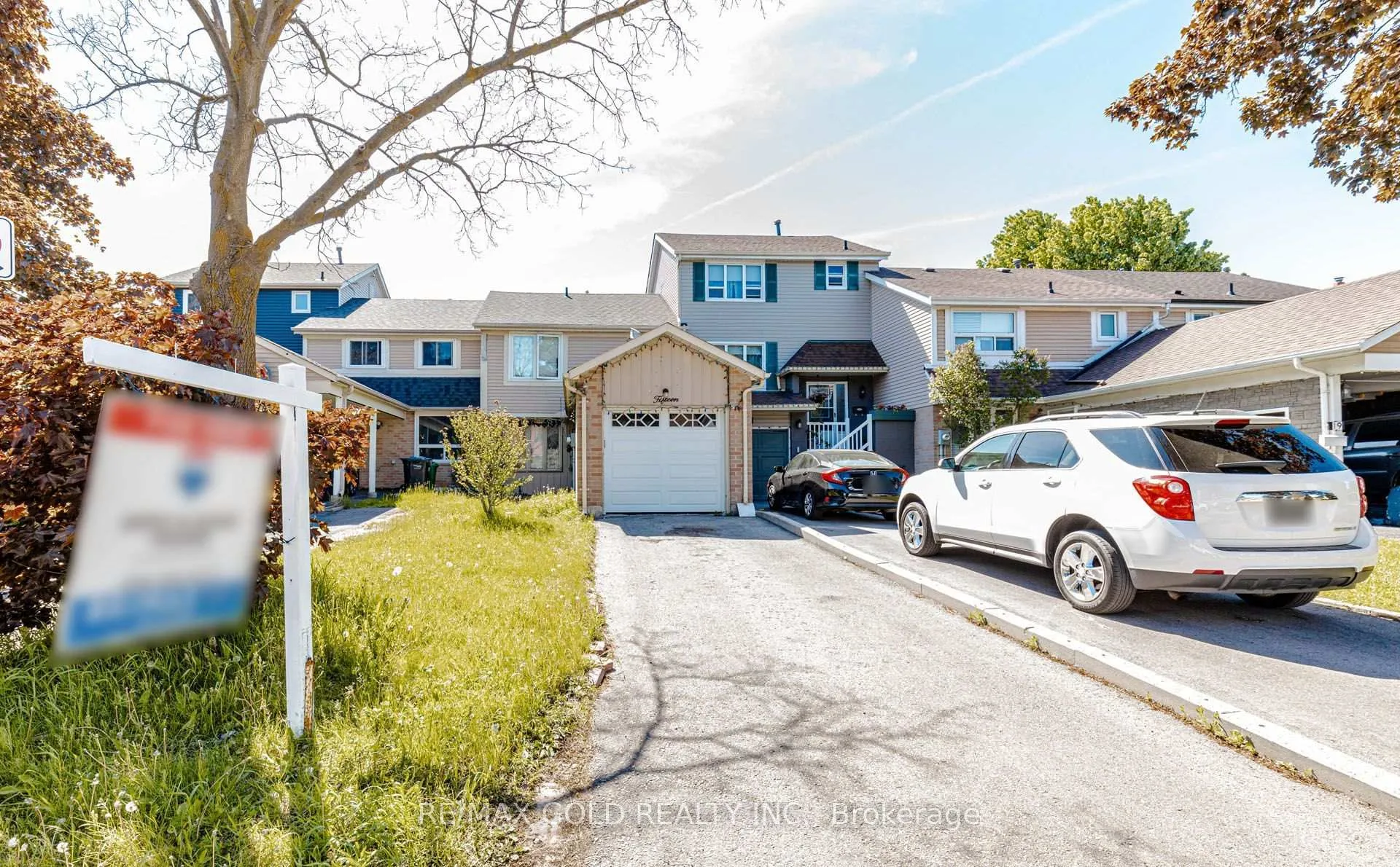 Photo 1 of 15 Courtleigh Square, Brampton, Heart Lake East — HOMEH