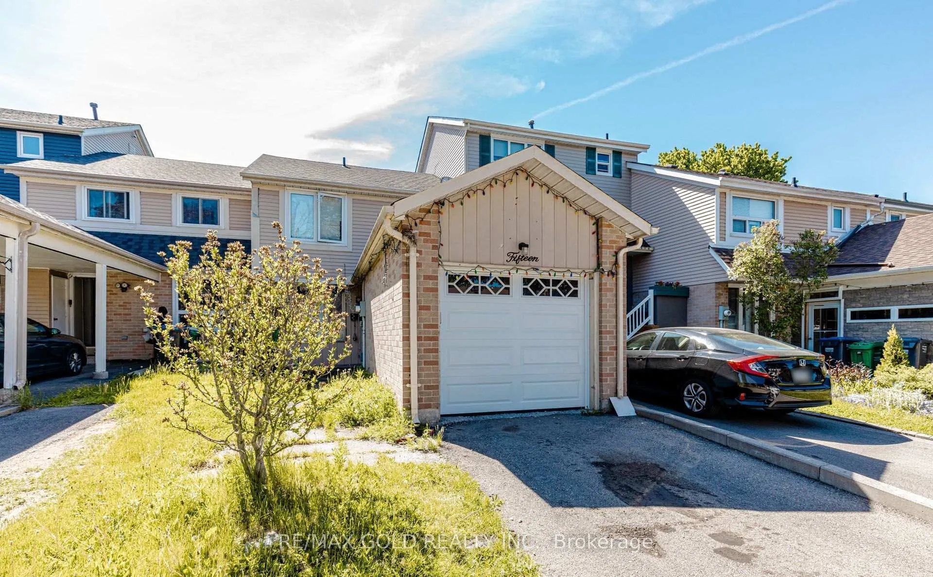 Photo 4 of 15 Courtleigh Square, Brampton, Heart Lake East — HOMEH
