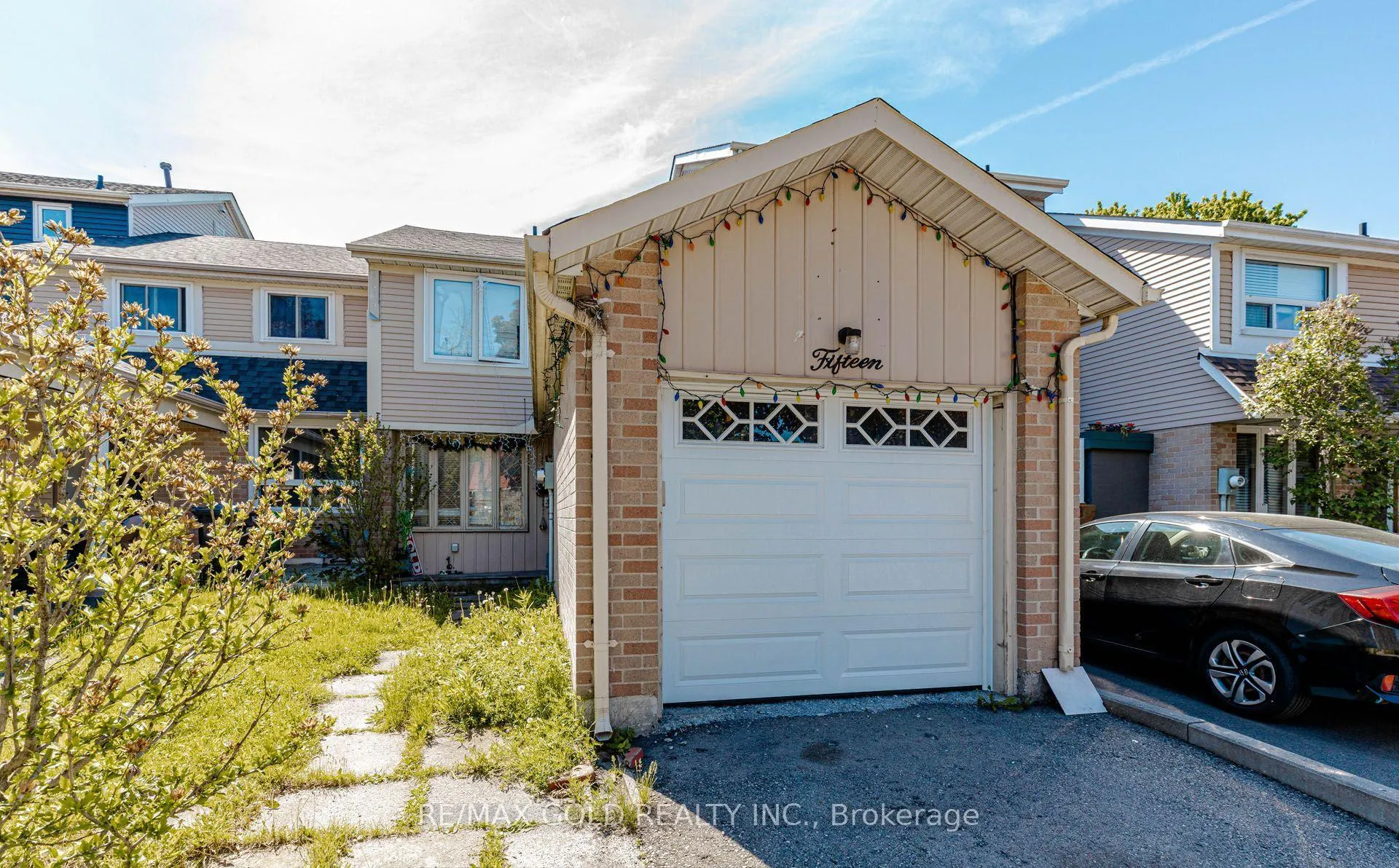 Photo 5 of 15 Courtleigh Square, Brampton, Heart Lake East — HOMEH