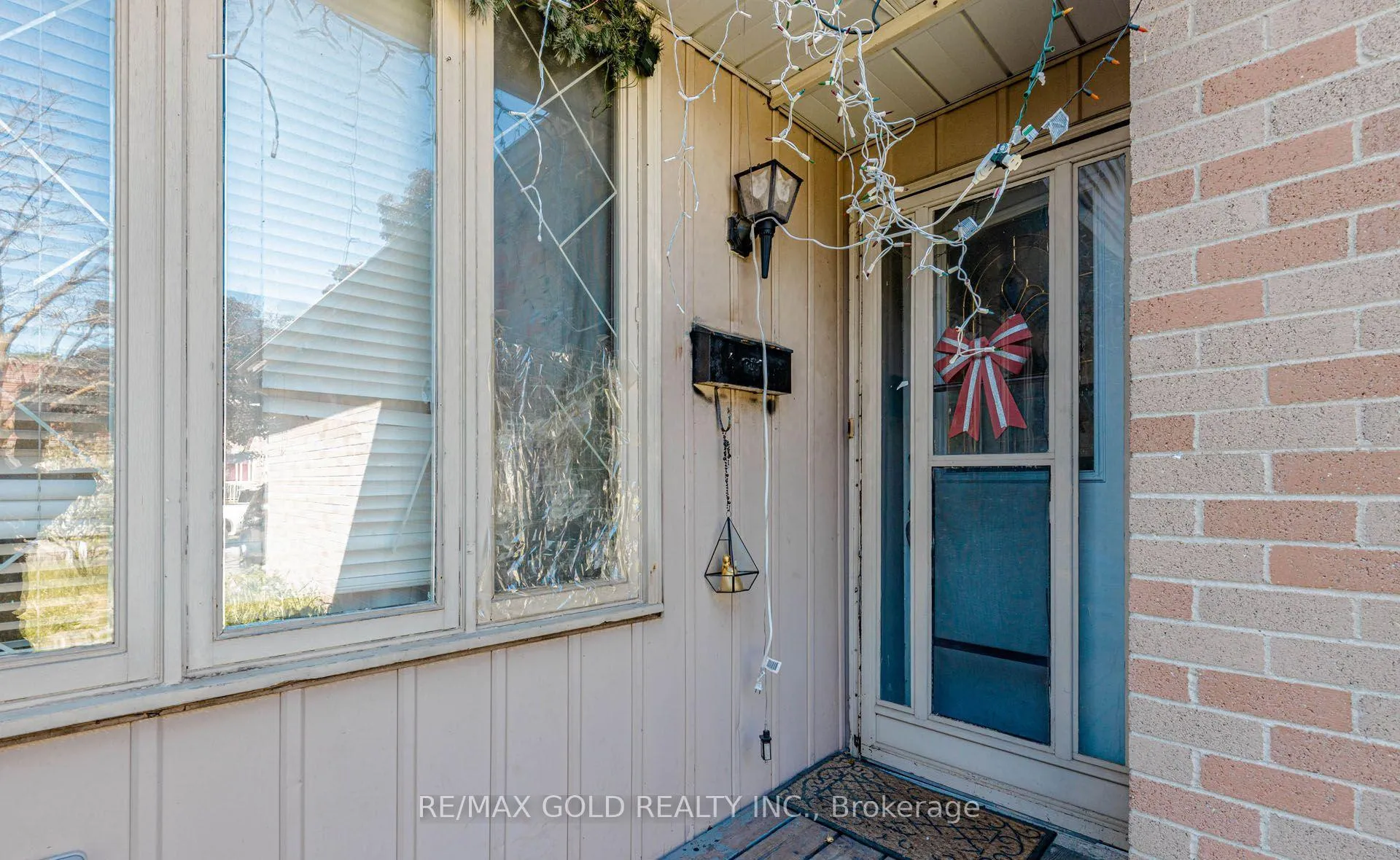 Photo 6 of 15 Courtleigh Square, Brampton, Heart Lake East — HOMEH