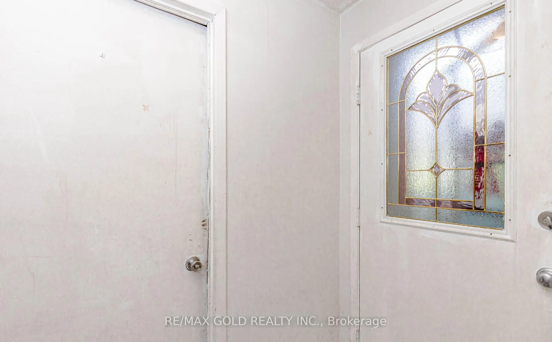 Photo 7 of 15 Courtleigh Square, Brampton, Heart Lake East — HOMEH