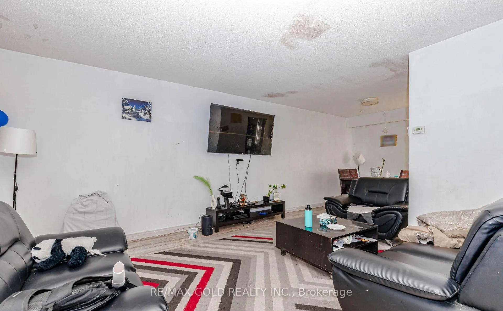 Photo 9 of 15 Courtleigh Square, Brampton, Heart Lake East — HOMEH