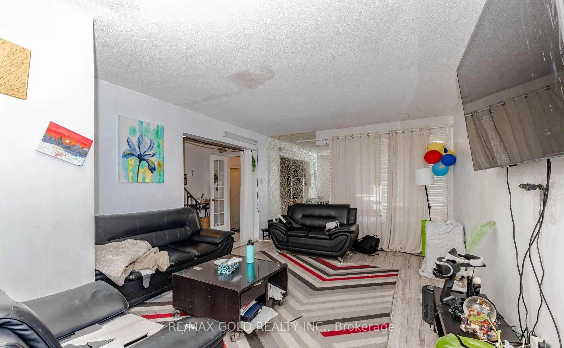 Photo 11 of 15 Courtleigh Square, Brampton, Heart Lake East — HOMEH