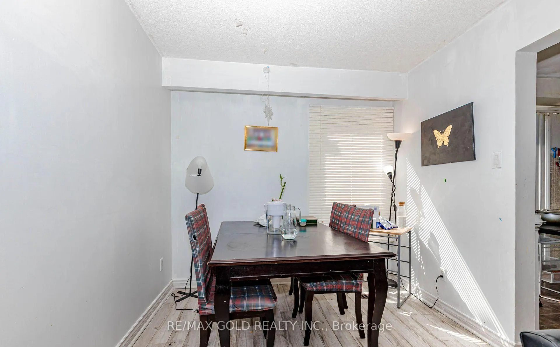Photo 12 of 15 Courtleigh Square, Brampton, Heart Lake East — HOMEH