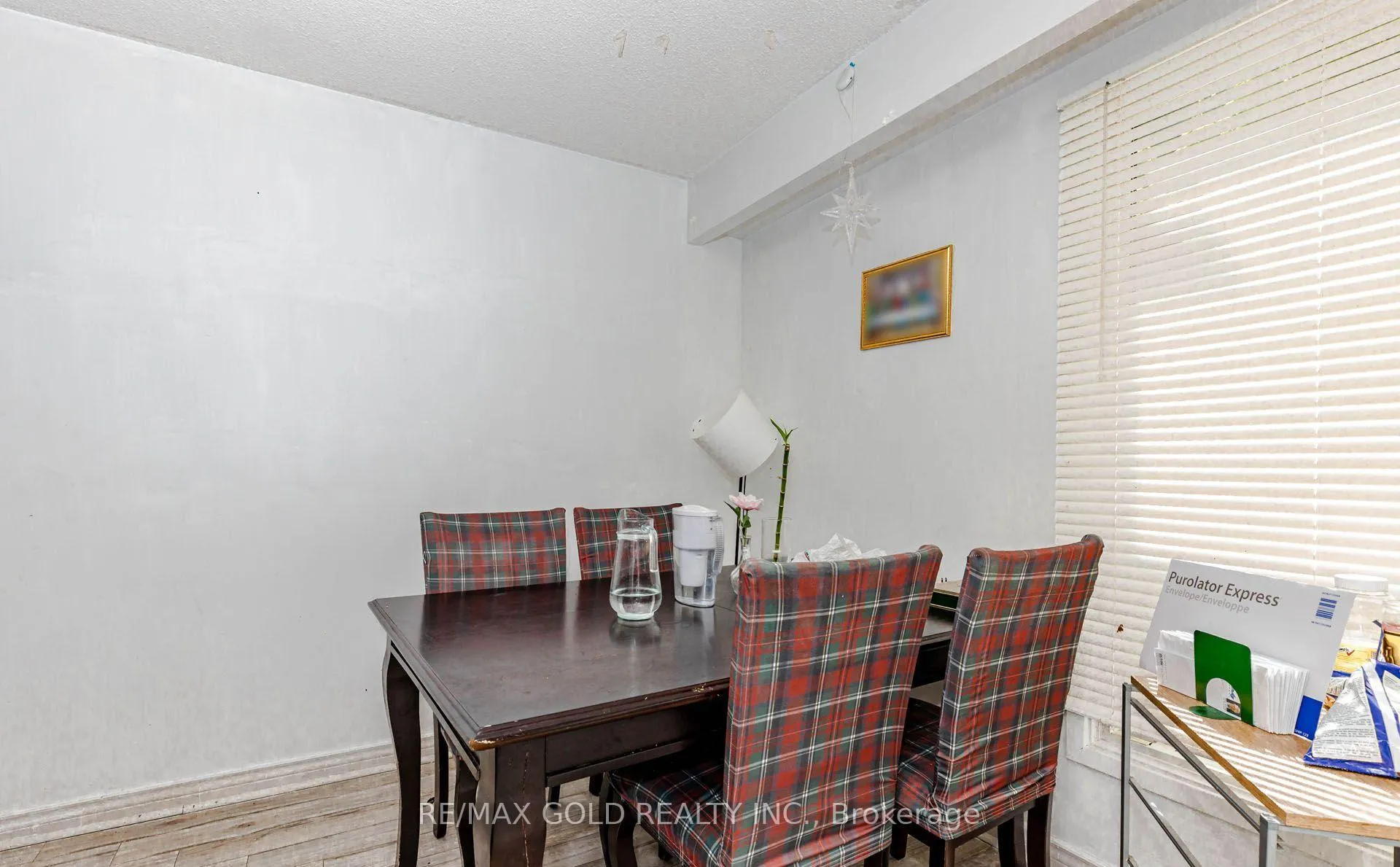 Photo 13 of 15 Courtleigh Square, Brampton, Heart Lake East — HOMEH