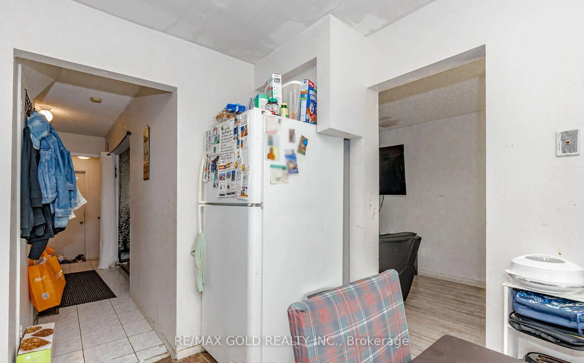 Photo 16 of 15 Courtleigh Square, Brampton, Heart Lake East — HOMEH