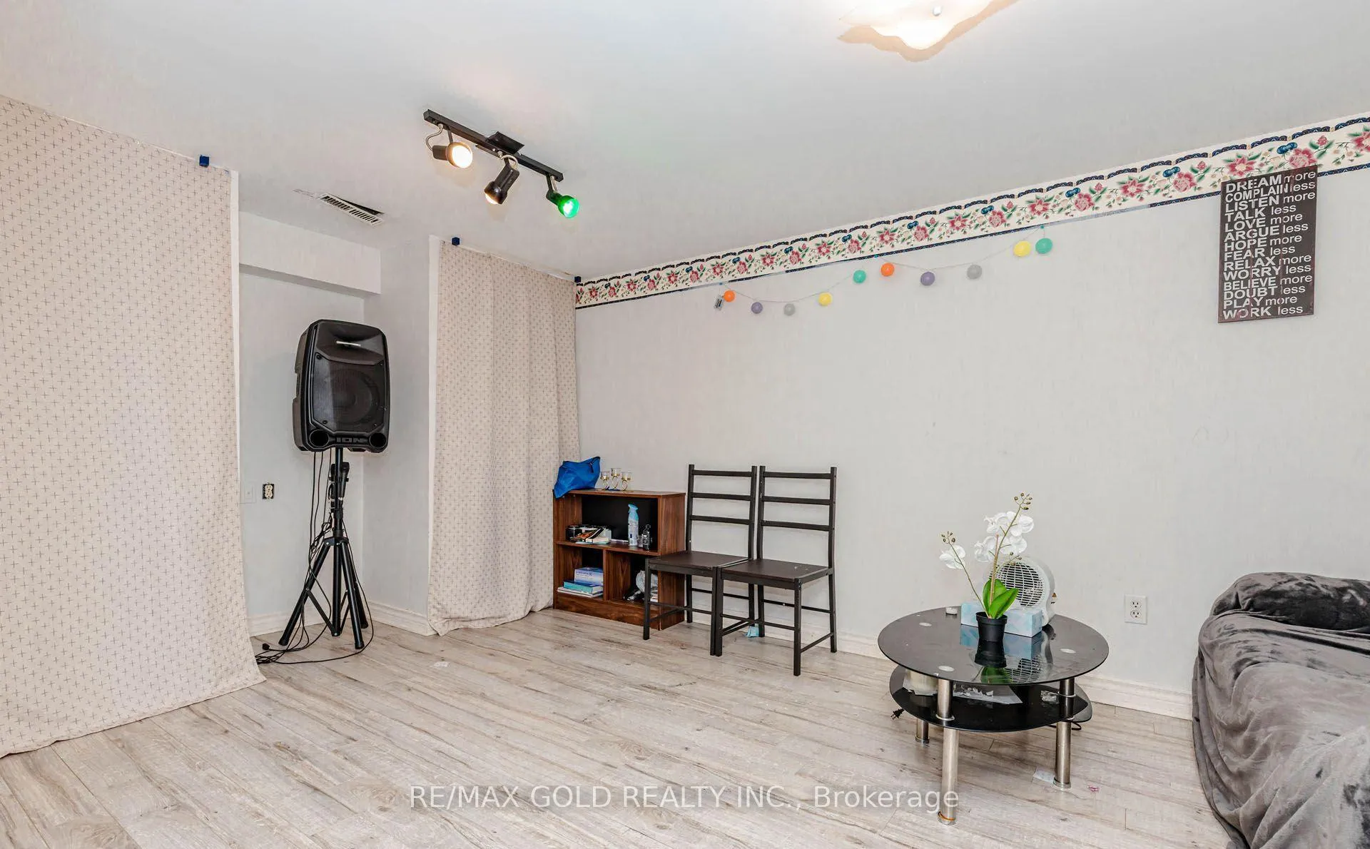 Photo 21 of 15 Courtleigh Square, Brampton, Heart Lake East — HOMEH