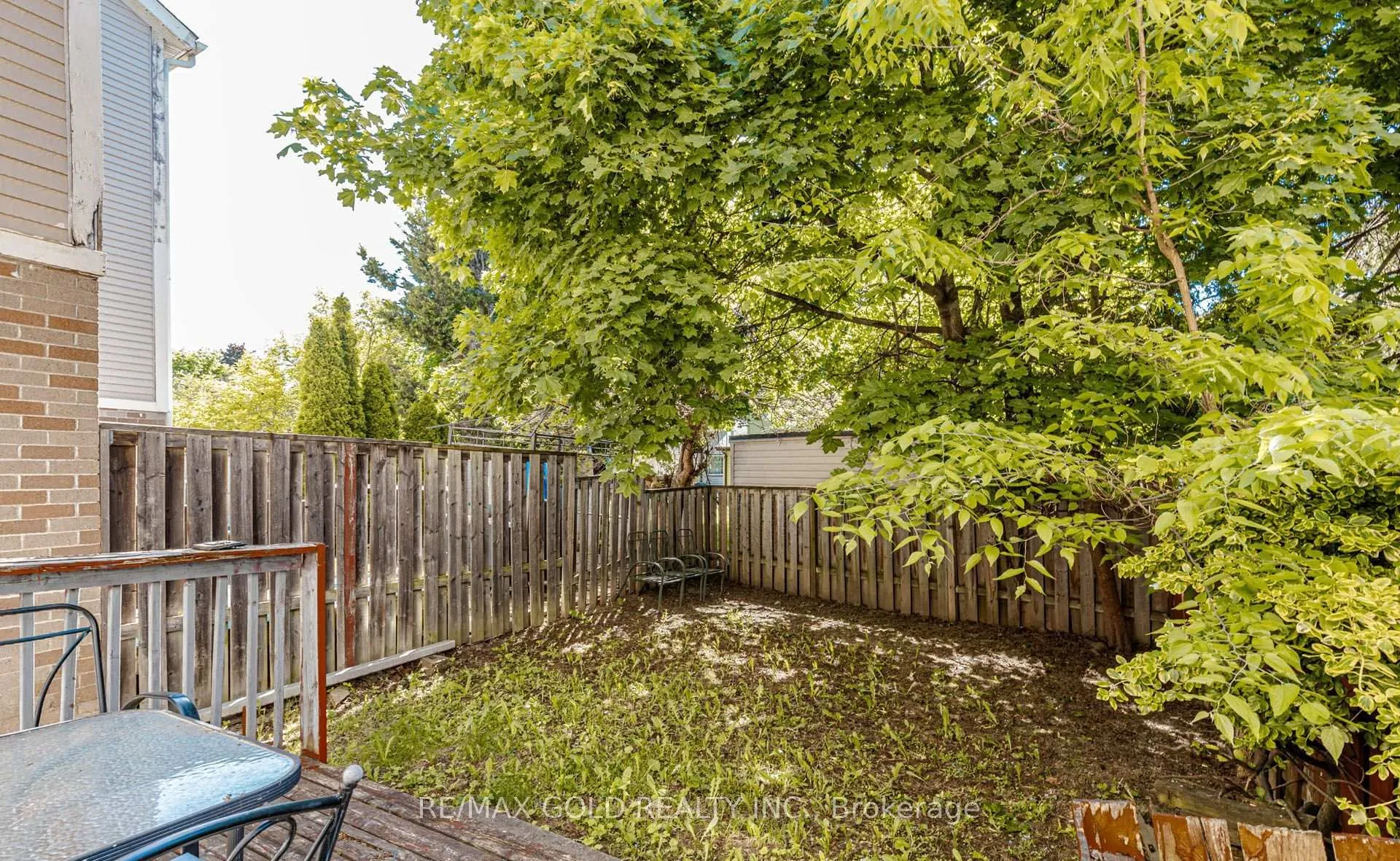Photo 24 of 15 Courtleigh Square, Brampton, Heart Lake East — HOMEH