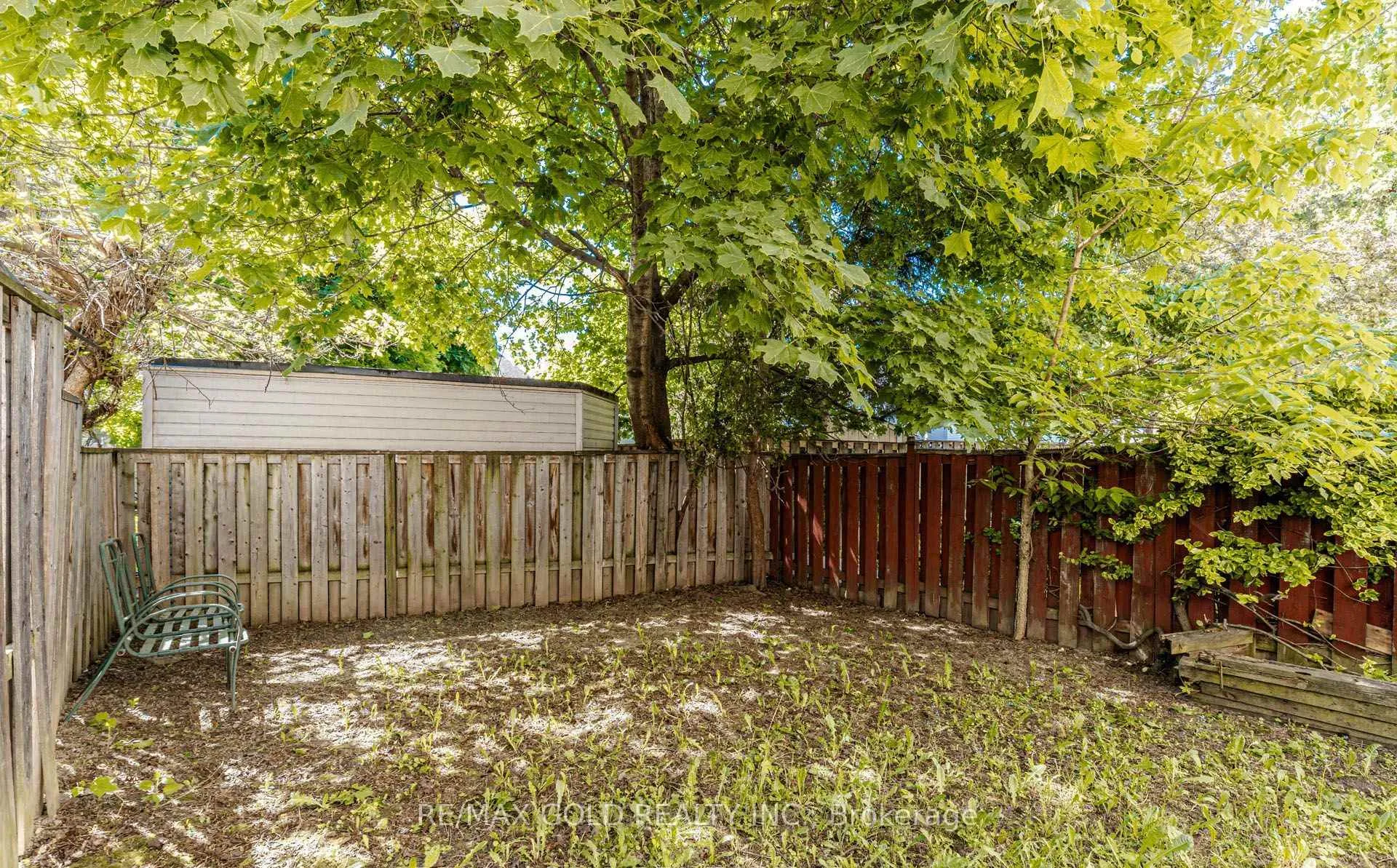 Photo 25 of 15 Courtleigh Square, Brampton, Heart Lake East — HOMEH