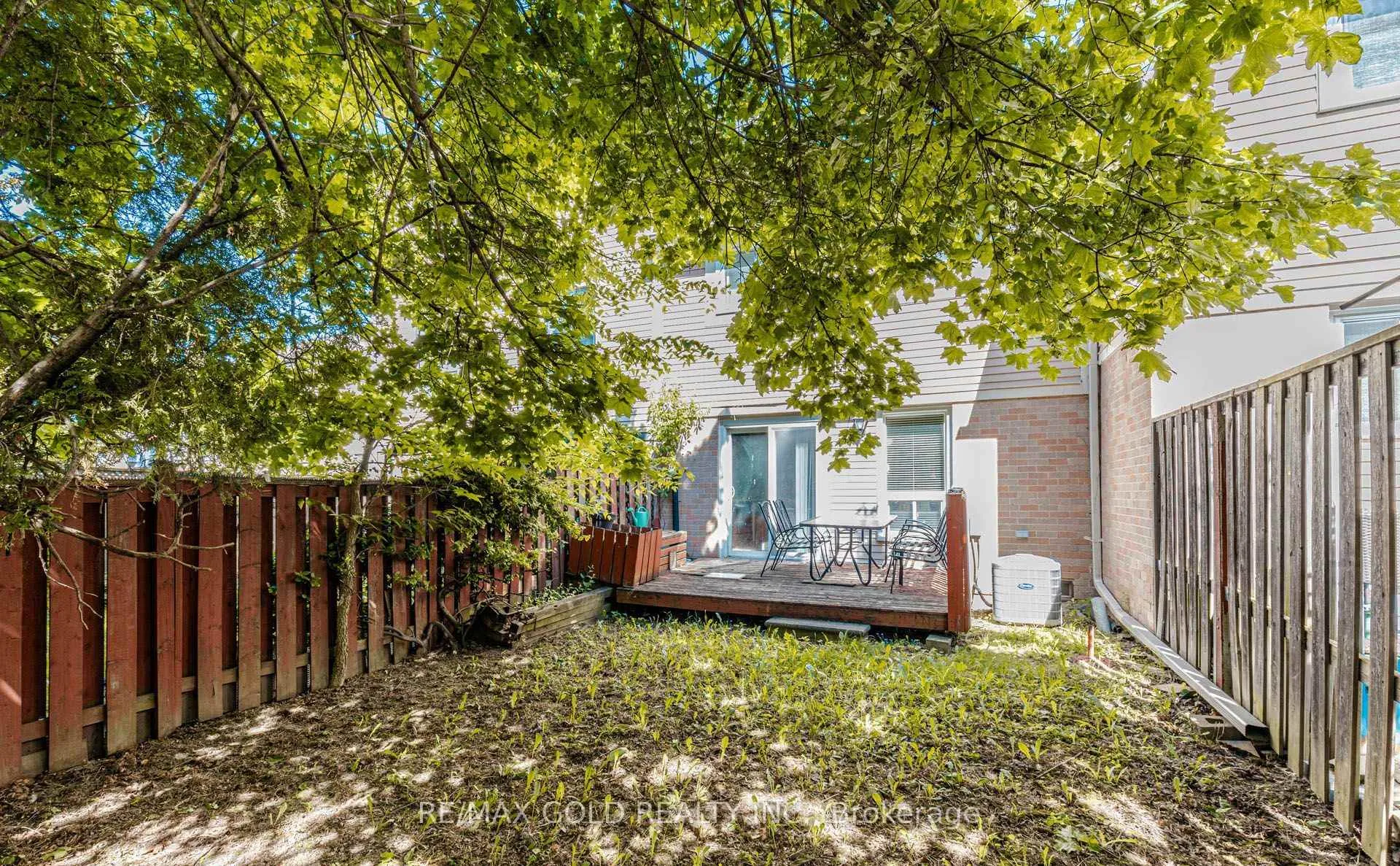 Photo 26 of 15 Courtleigh Square, Brampton, Heart Lake East — HOMEH