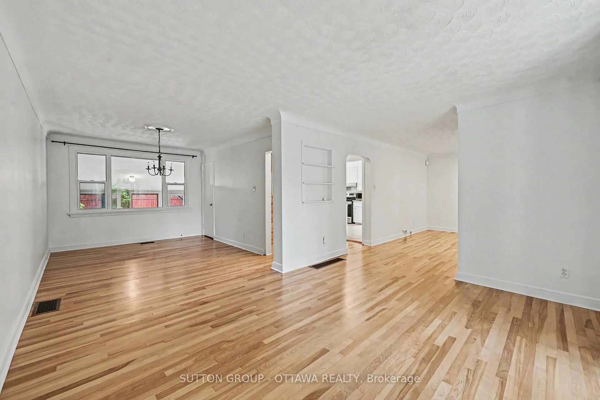 Photo 5 of 1156 Emperor Avenue W, Ottawa, Carlington — HOMEH