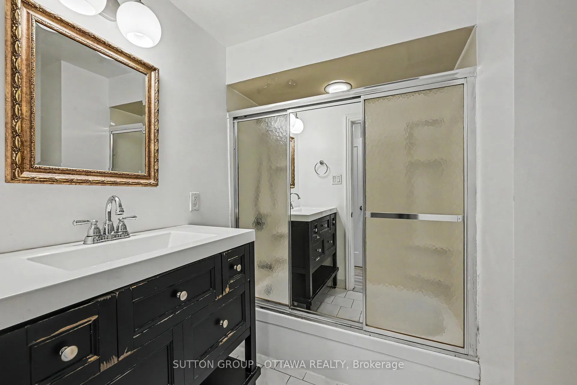 Photo 11 of 1156 Emperor Avenue W, Ottawa, Carlington — HOMEH