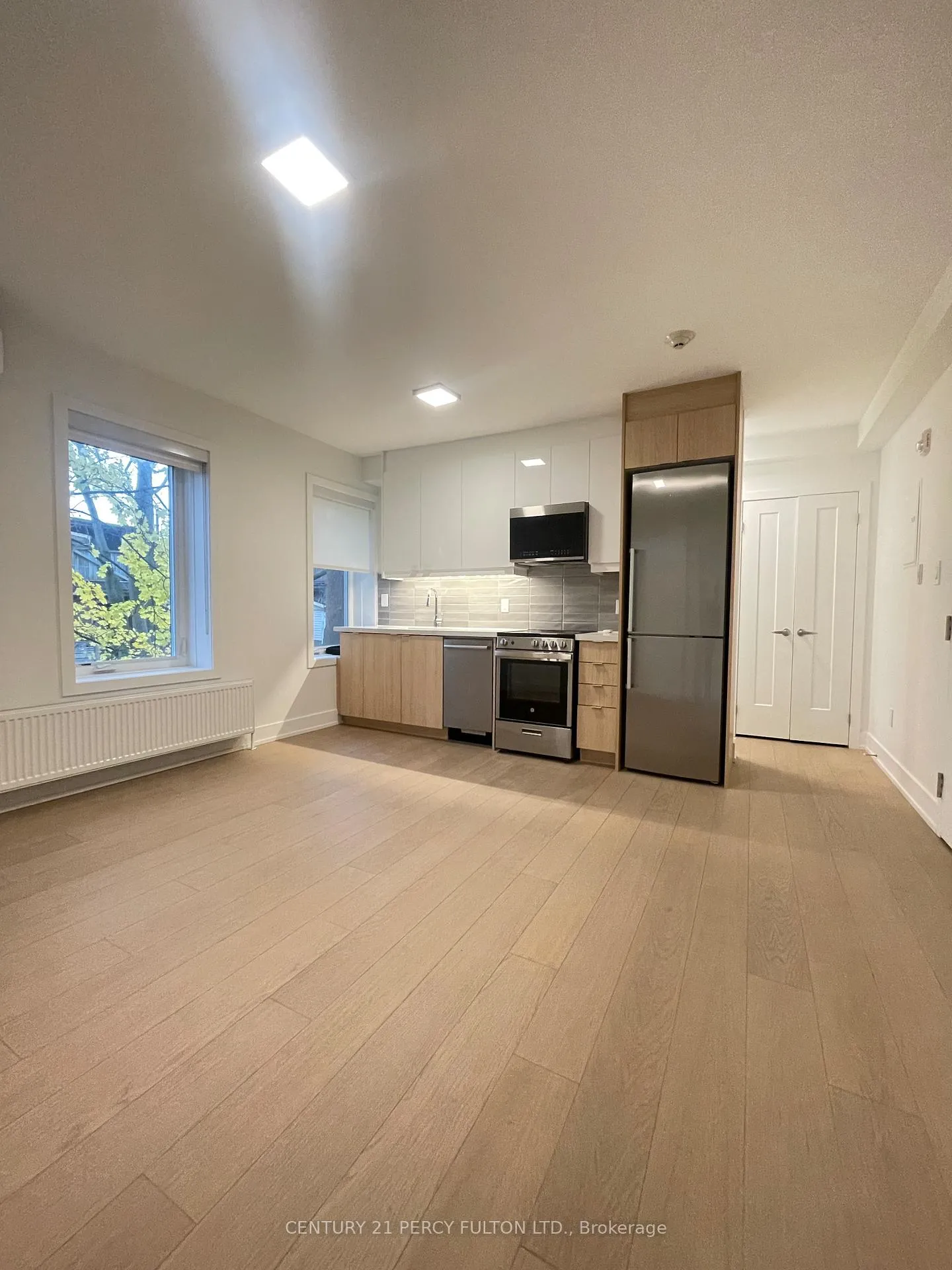 Front of Unit 14, 320 Roncesvalles Avenue