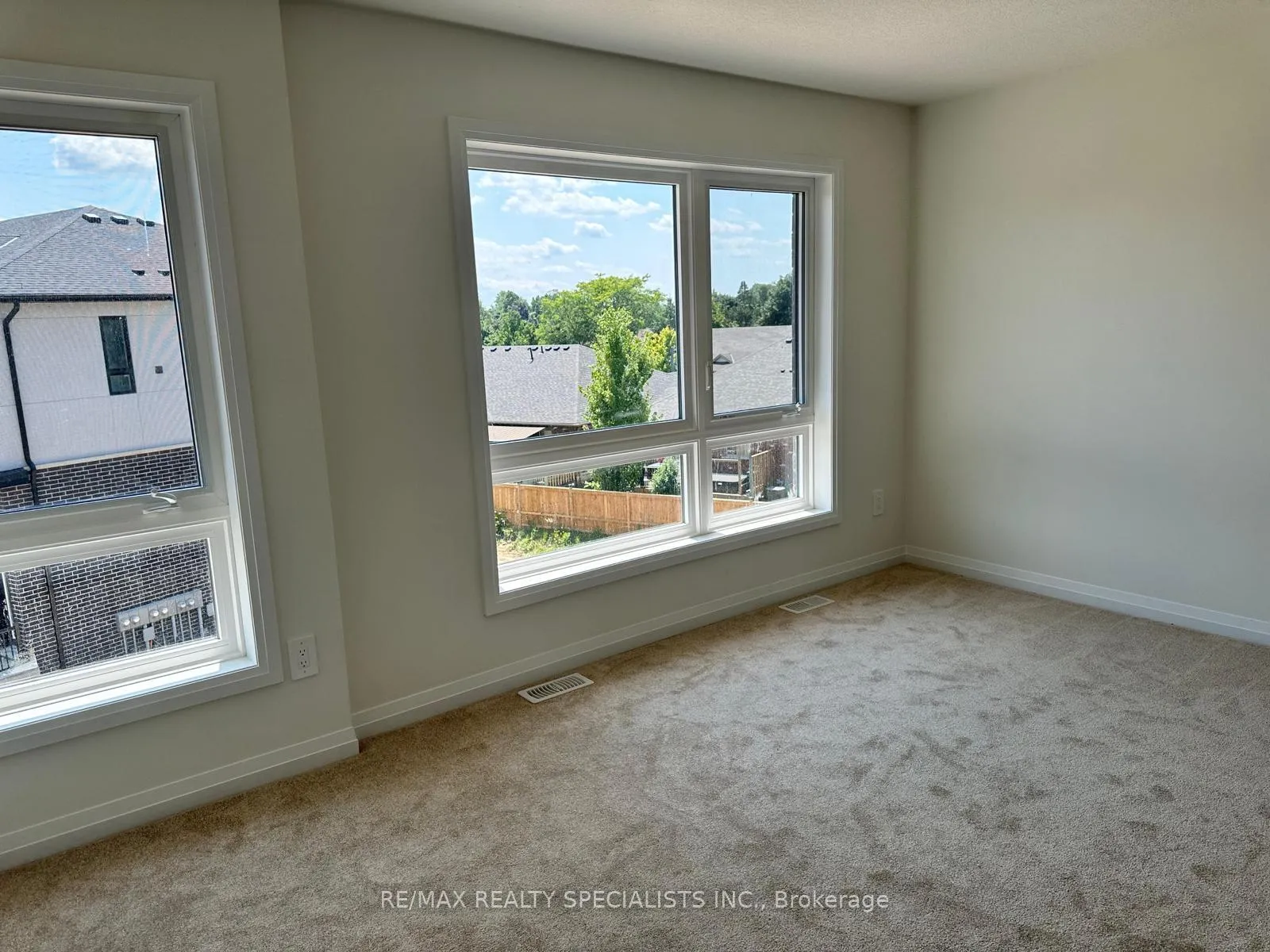 Photo 11 of Unit MAIN & 2ND, 70 Albright Road, Brampton, Fletcher's Creek Village — HOMEH