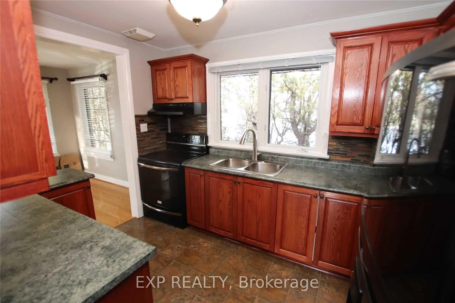 Photo 7 of 805 Glengrove Street, Oshawa, Northglen — HOMEH
