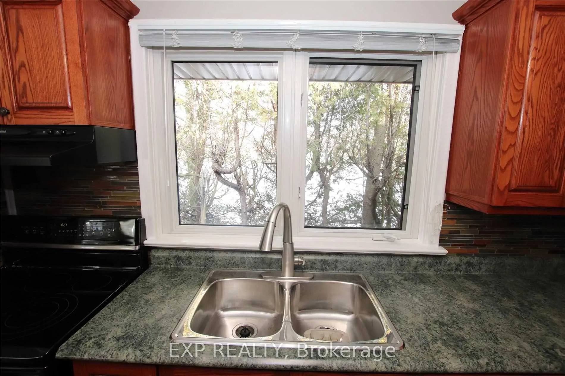 Photo 8 of 805 Glengrove Street, Oshawa, Northglen — HOMEH