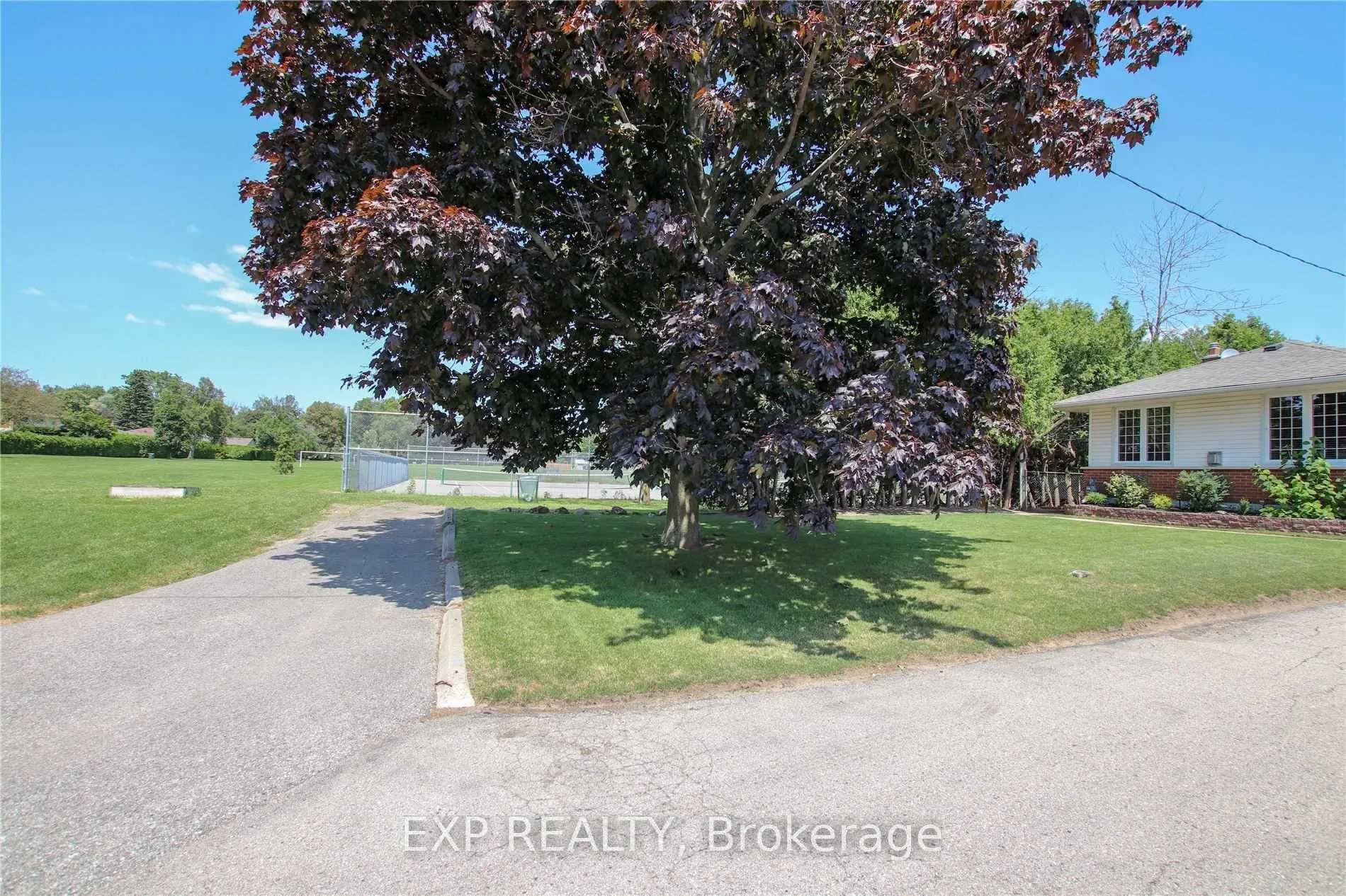 Photo 9 of 805 Glengrove Street, Oshawa, Northglen — HOMEH
