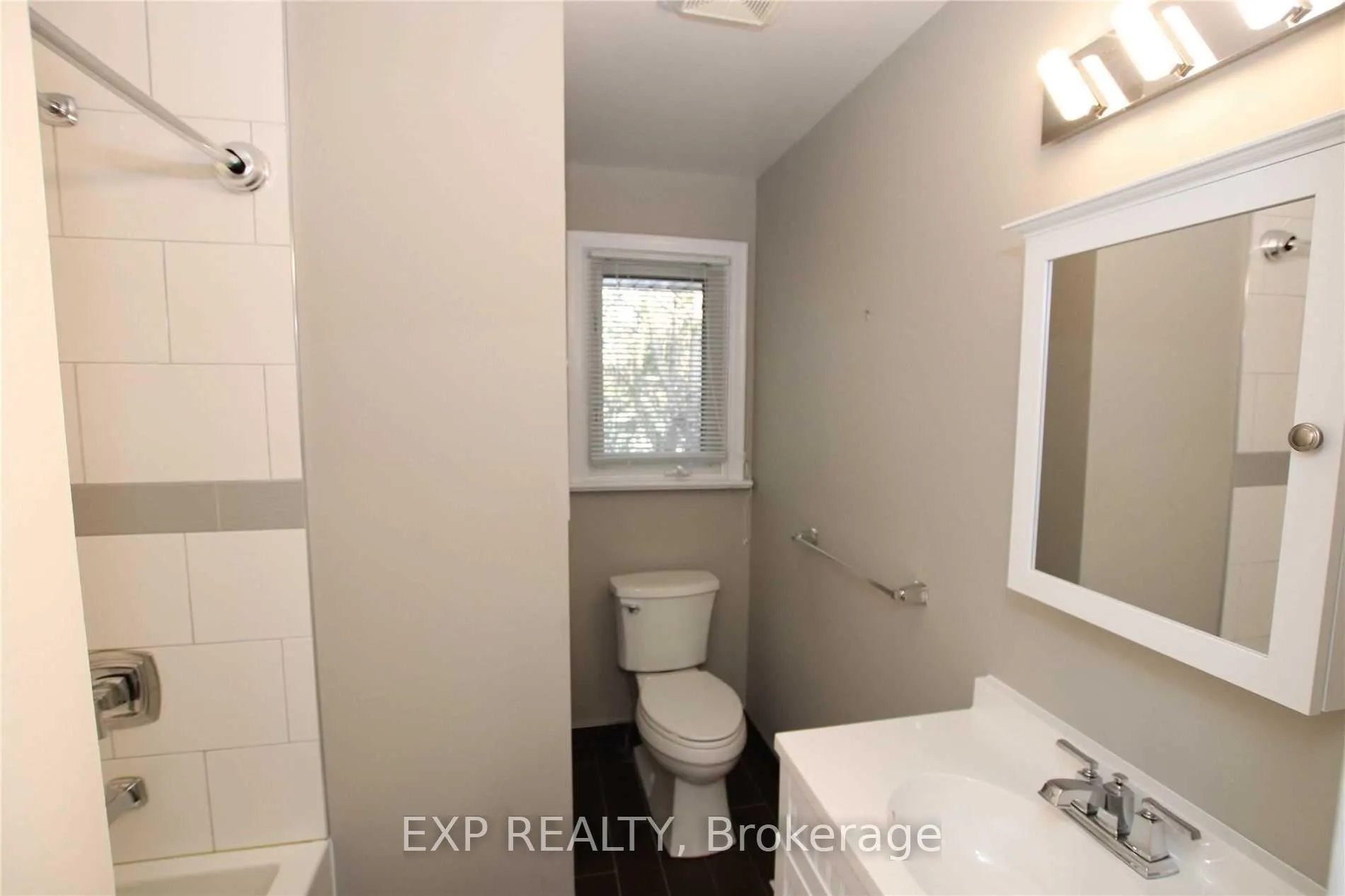Photo 10 of 805 Glengrove Street, Oshawa, Northglen — HOMEH