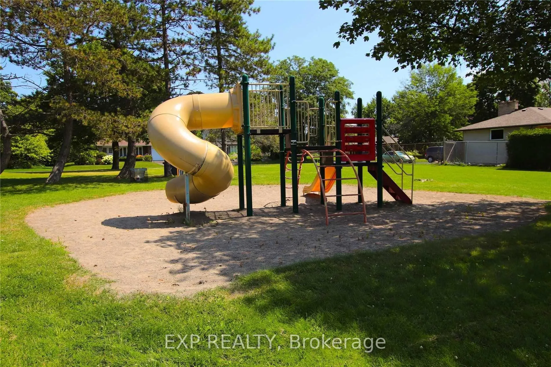 Photo 21 of 805 Glengrove Street, Oshawa, Northglen — HOMEH