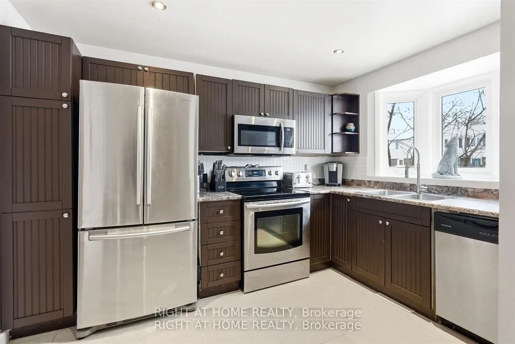 Photo 4 of 1633 Lafrance Drive, Ottawa, Queenswood Heights South — HOMEH