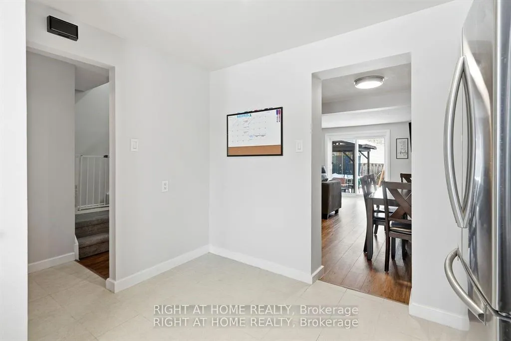 Photo 5 of 1633 Lafrance Drive, Ottawa, Queenswood Heights South — HOMEH