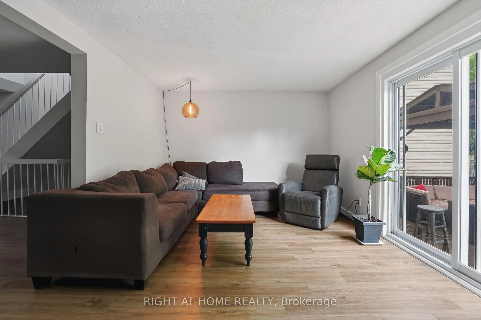 Photo 6 of 1633 Lafrance Drive, Ottawa, Queenswood Heights South — HOMEH