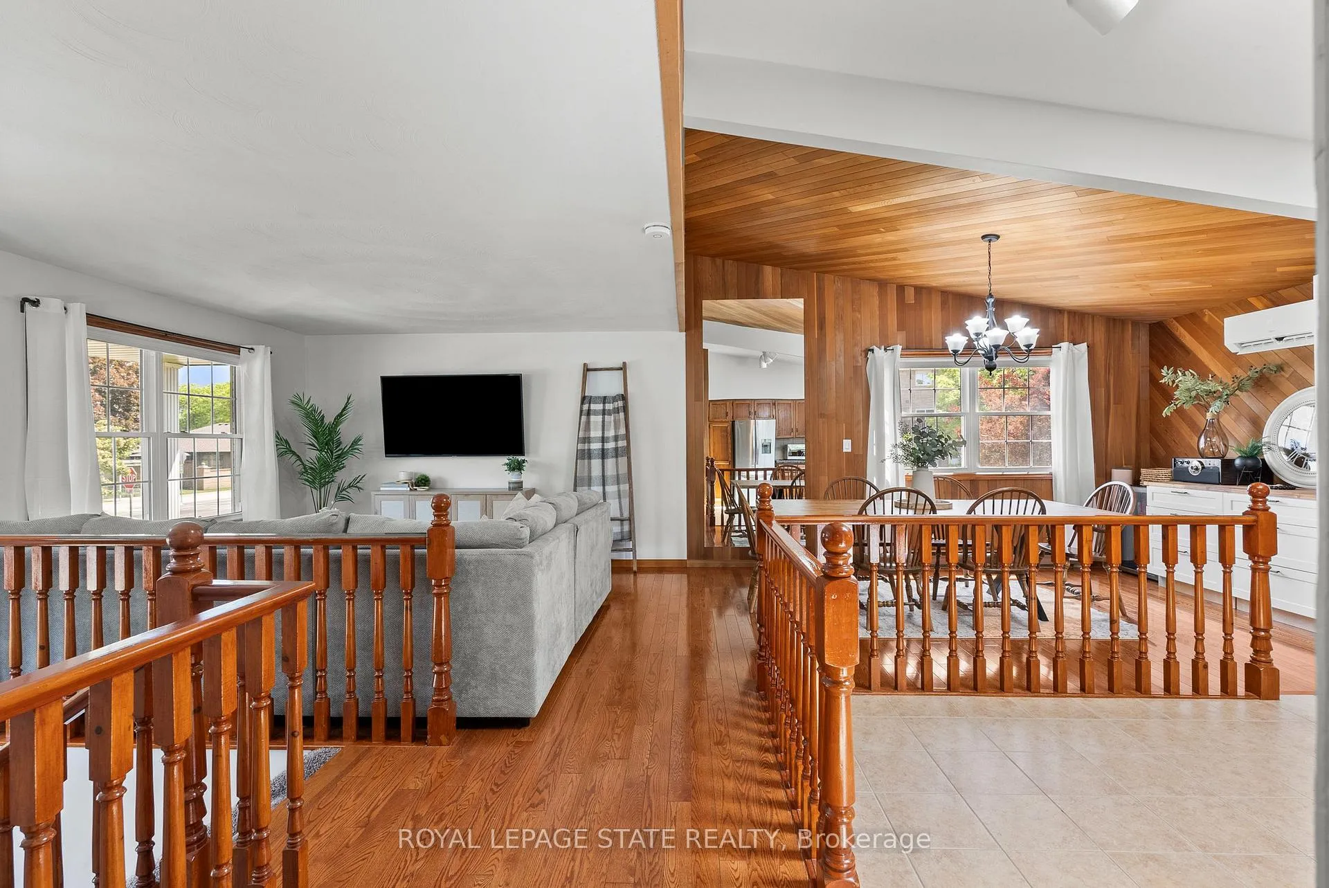 Photo 5 of 83 Amberwood Street, Hamilton, Stoney Creek Mountain — HOMEH