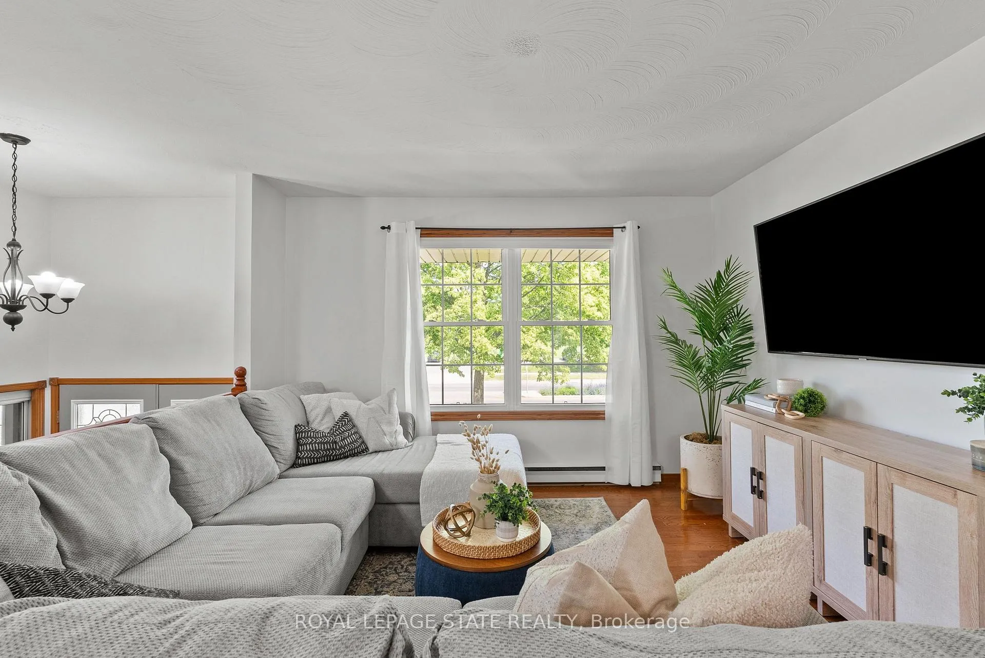 Photo 7 of 83 Amberwood Street, Hamilton, Stoney Creek Mountain — HOMEH