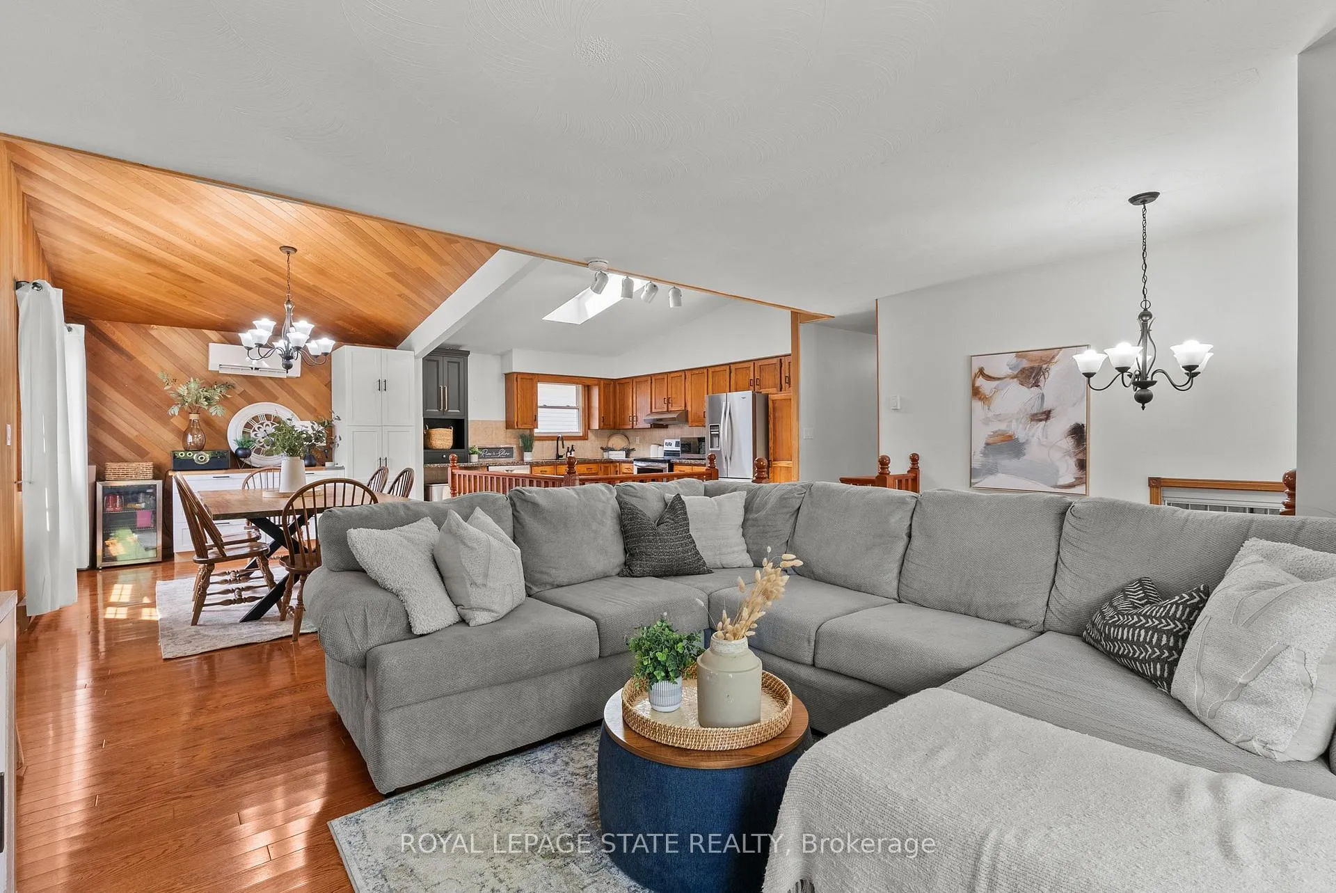 Photo 8 of 83 Amberwood Street, Hamilton, Stoney Creek Mountain — HOMEH