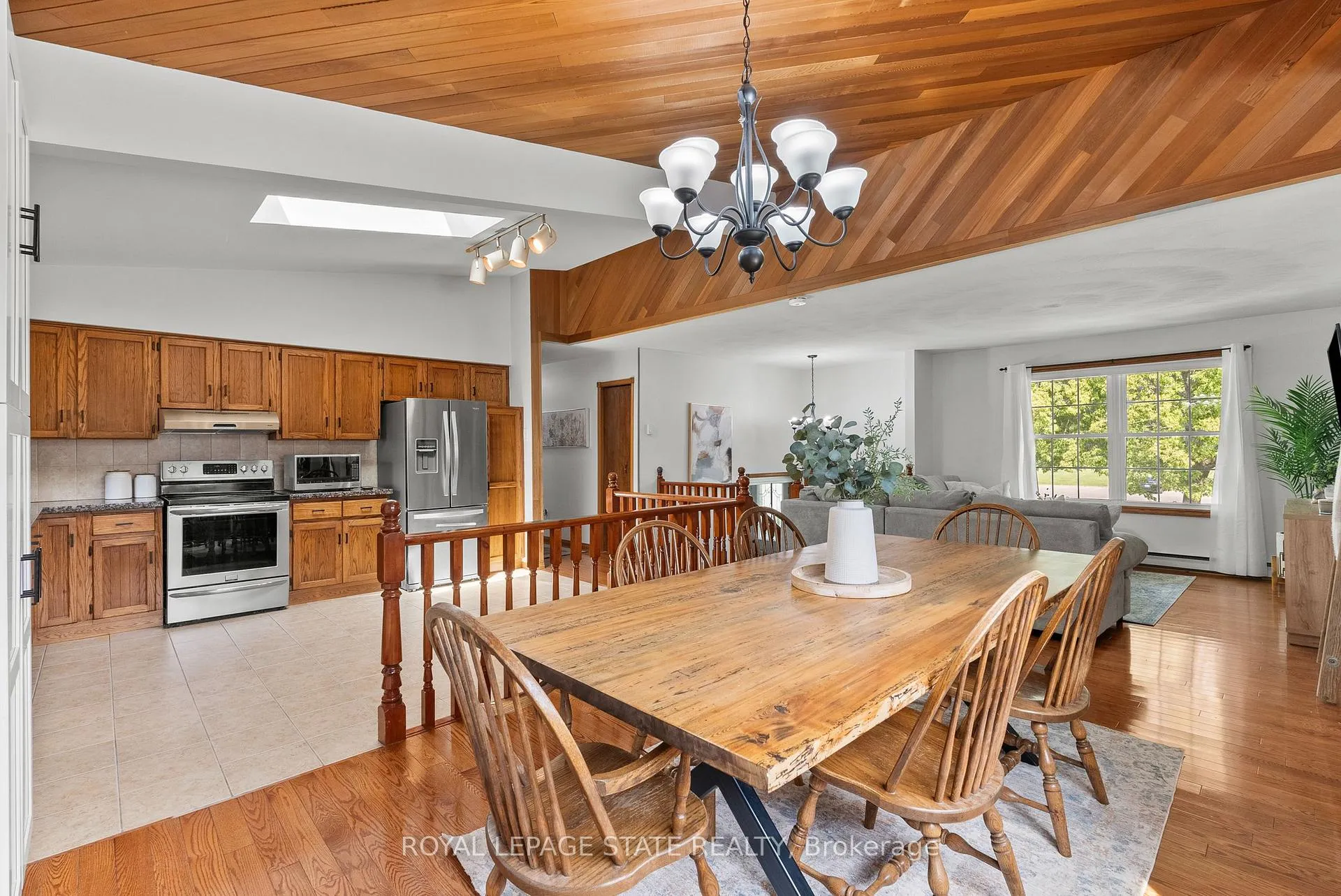 Photo 10 of 83 Amberwood Street, Hamilton, Stoney Creek Mountain — HOMEH