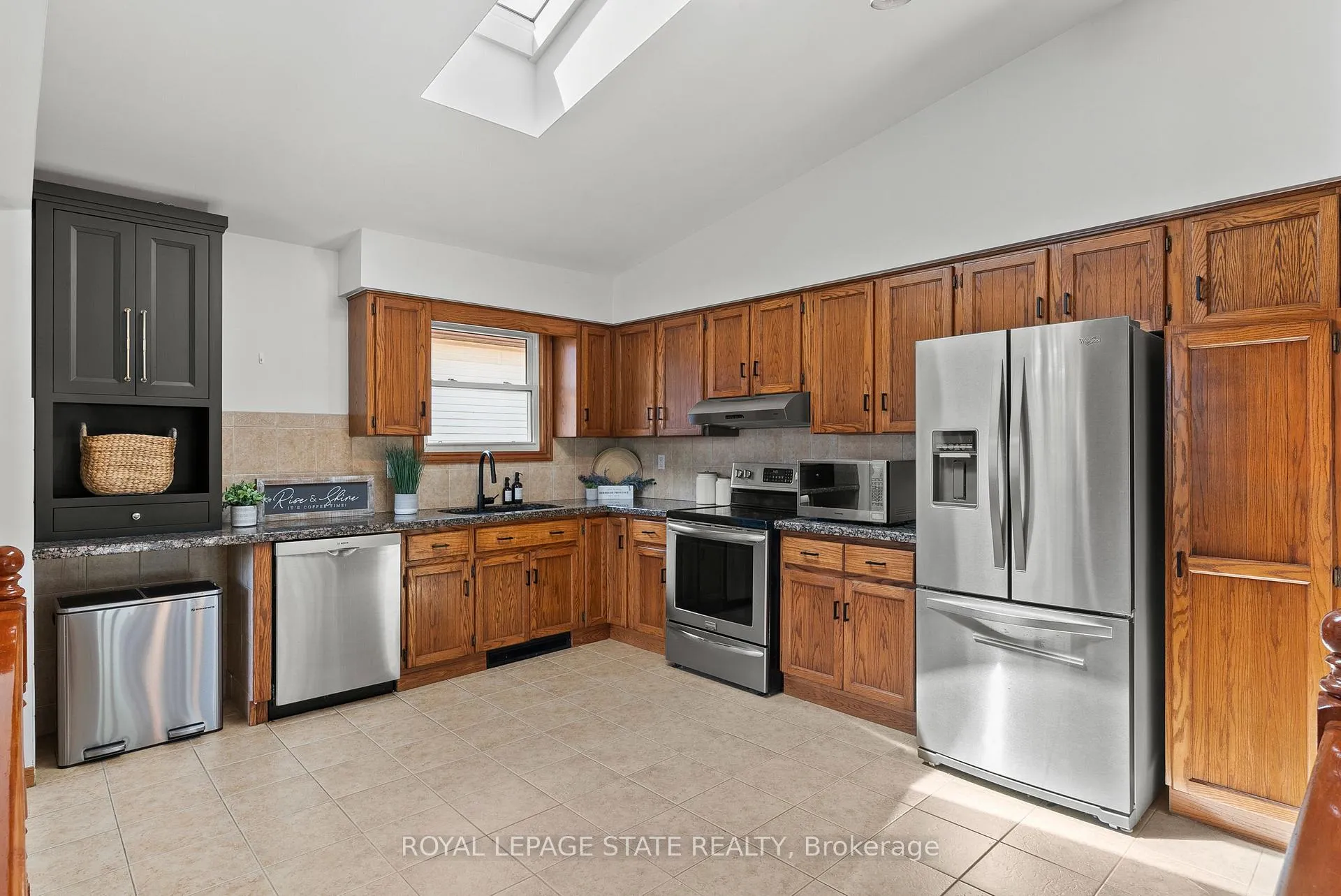 Photo 11 of 83 Amberwood Street, Hamilton, Stoney Creek Mountain — HOMEH