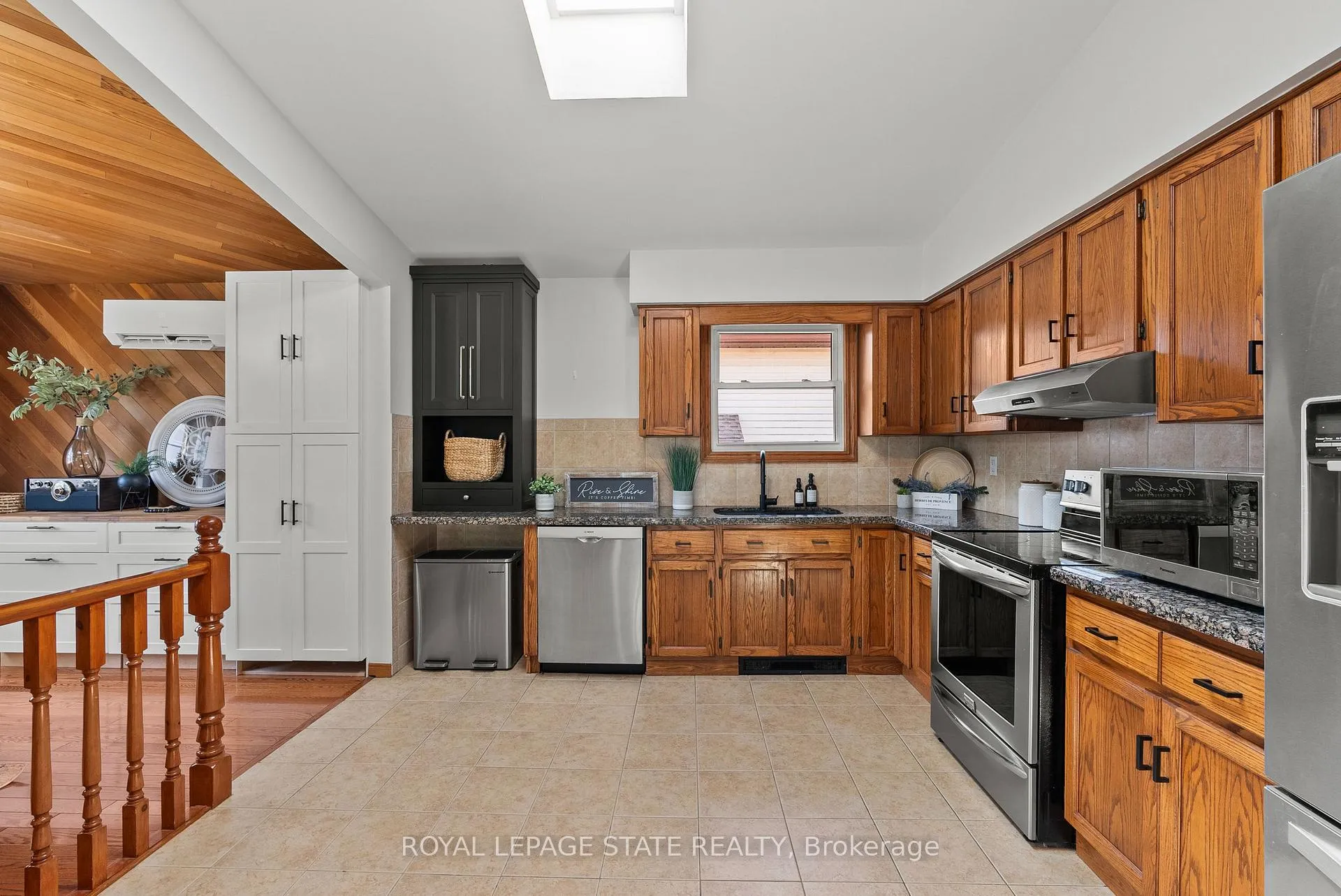 Photo 13 of 83 Amberwood Street, Hamilton, Stoney Creek Mountain — HOMEH